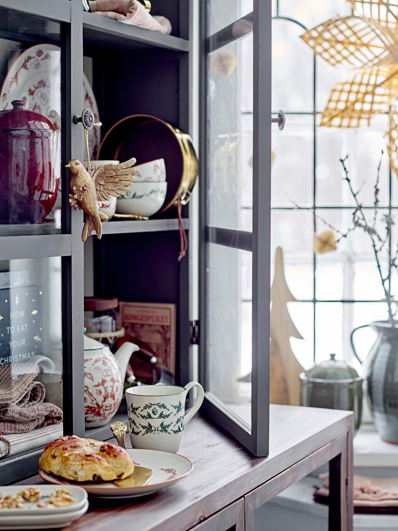 Beth Teller, Rot, Steingut in Red präsentiert im Onlineshop von KAQTU Design AG. Teller ist von Bloomingville