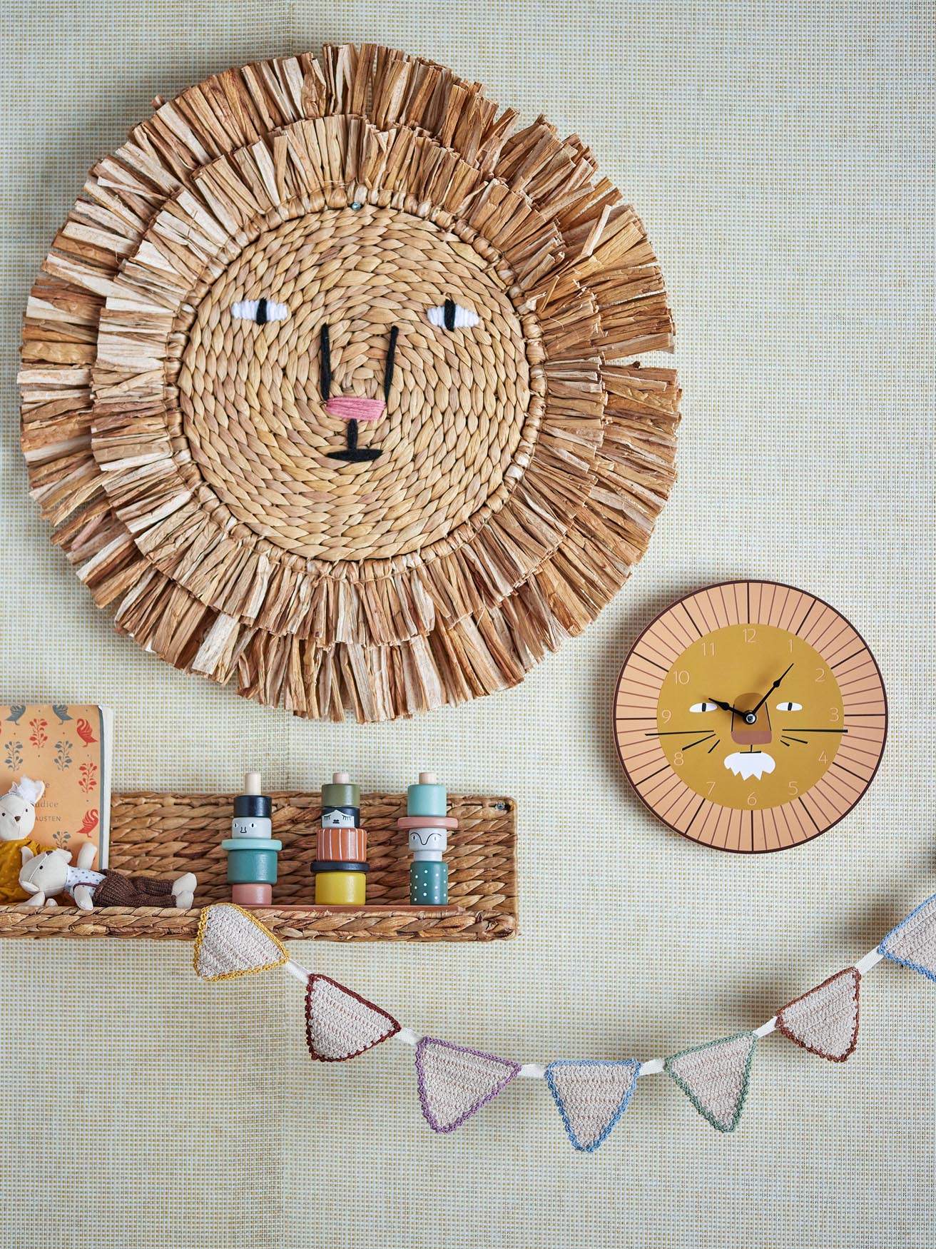 Harrison Wanduhr, Braun, MDF in Brown präsentiert im Onlineshop von KAQTU Design AG. Wanduhr ist von Bloomingville Mini