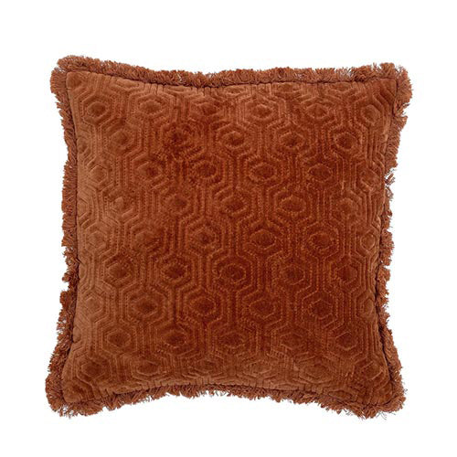 Entdecken Sie das stilvolle Mahado Kissen von Bloomingville in leuchtendem Orange. Hergestellt aus 100% Baumwolle, ideal für Ihr Zuhause.