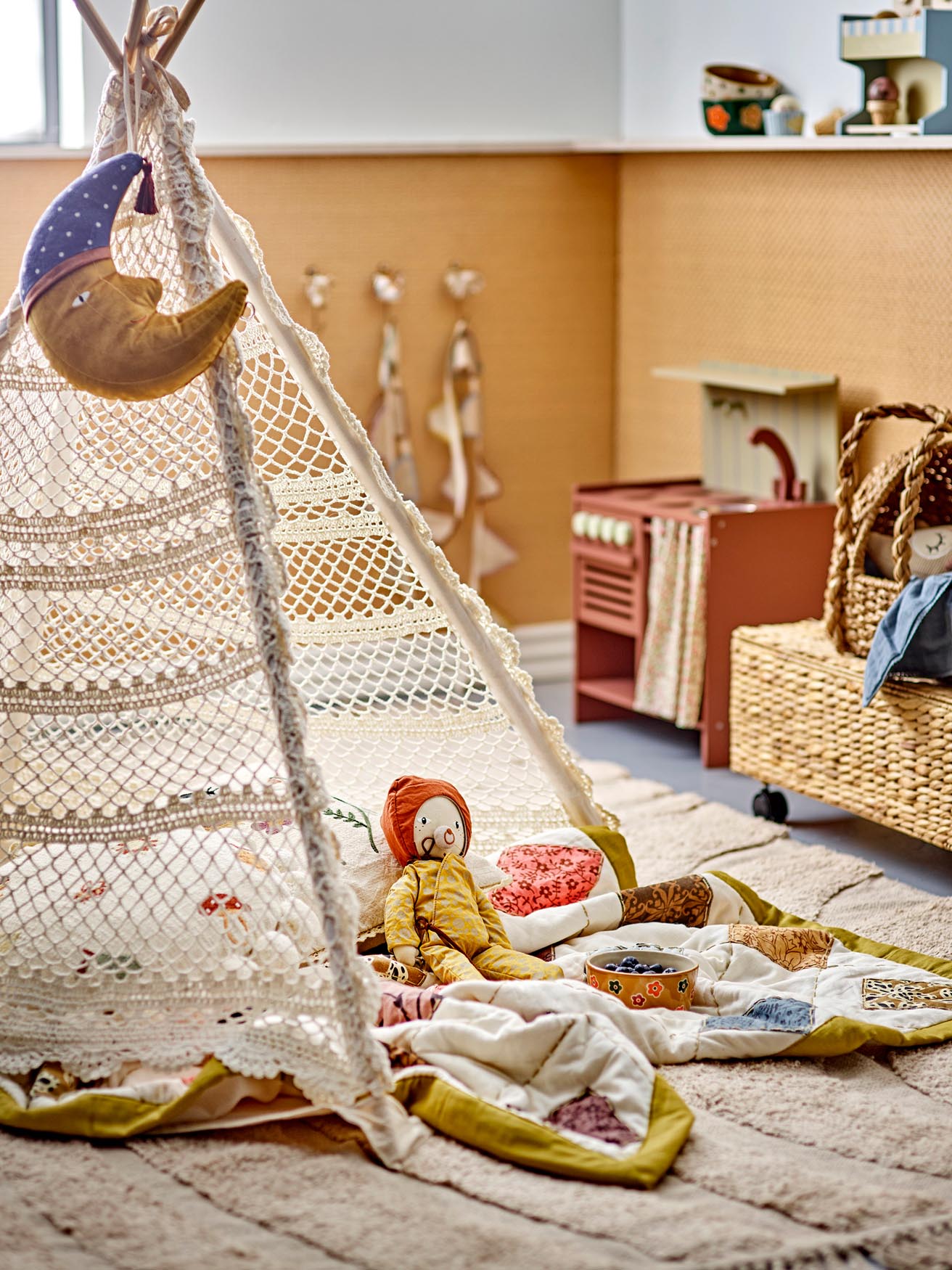 Moony Mobile, Braun, Polyester in Brown präsentiert im Onlineshop von KAQTU Design AG. Plüschtier Kids ist von Bloomingville Mini