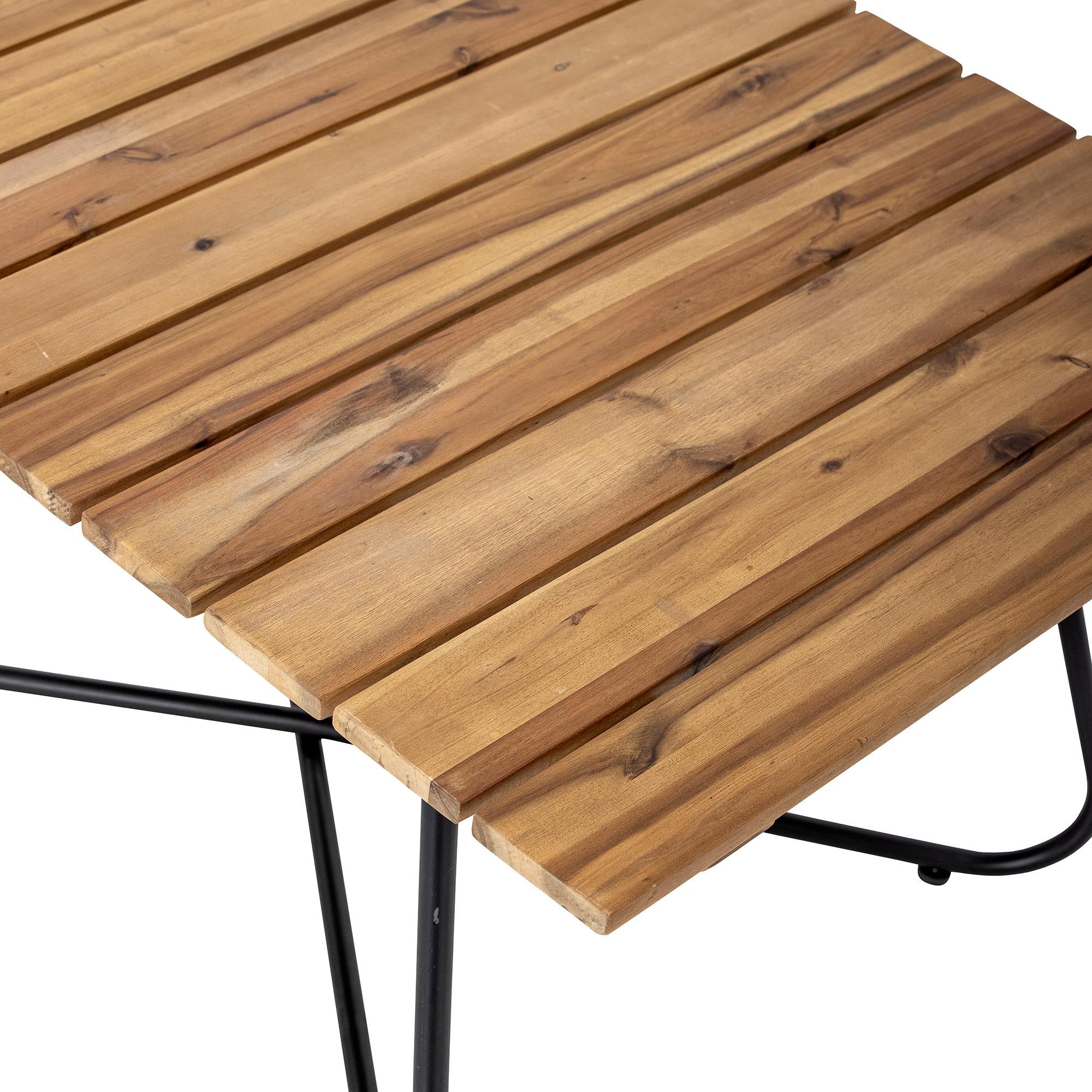 Entdecke den robusten Hampton Tisch von Bloomingville aus edlem Akazienholz. Perfekt für deine Terrasse und ideal für gesellige Sommerabende.