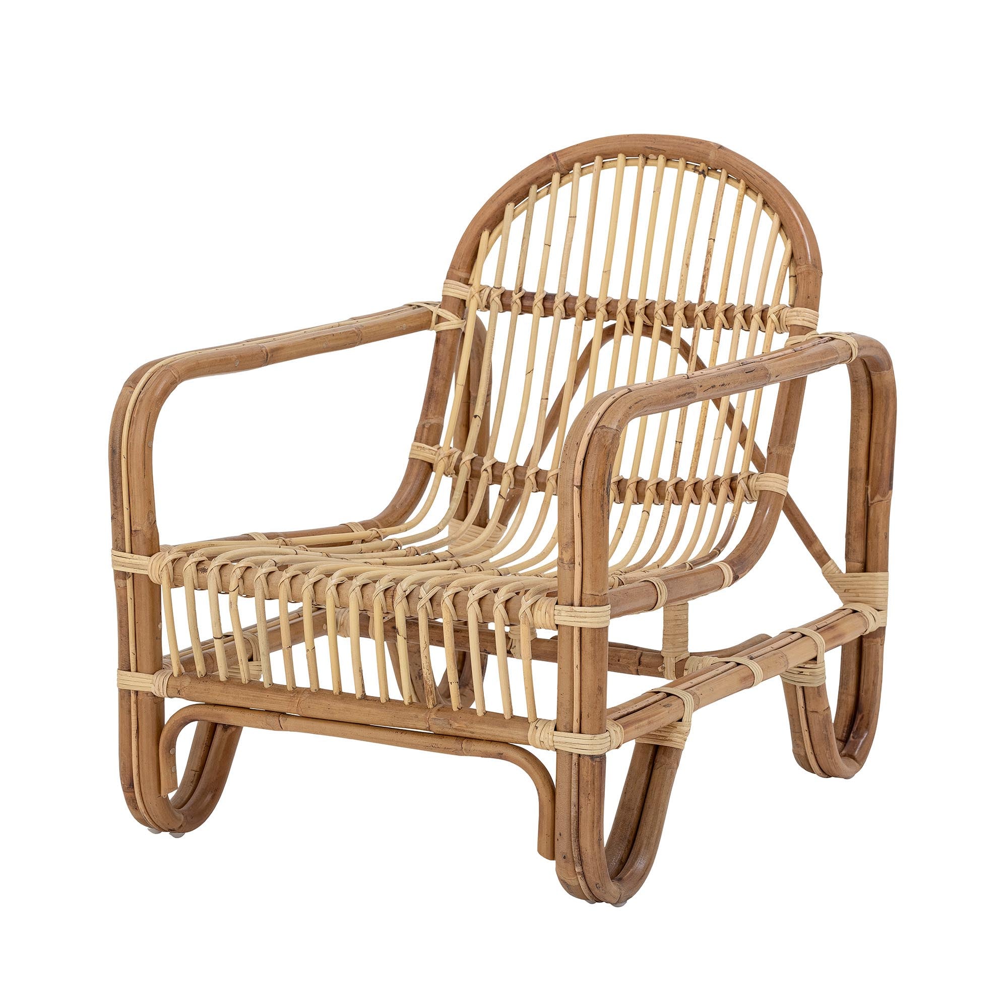 Entdecken Sie den Baal Loungesessel von Bloomingville – ein eleganter Rattanstuhl, ideal für Wohnzimmer und Gewächshaus, stilvoll und gemütlich.