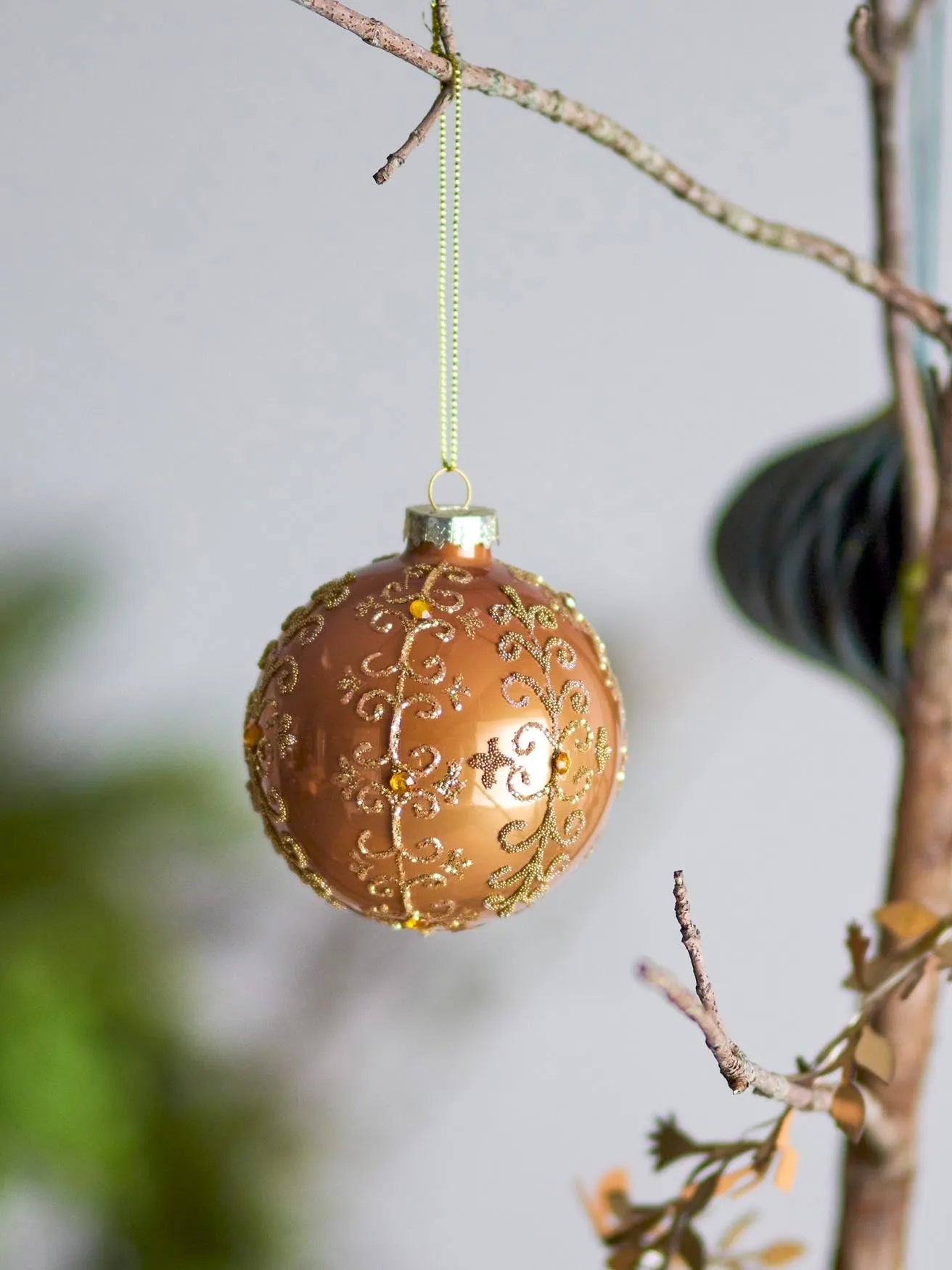 Elegantes Ciri Ornament aus Glas in Gold von Bloomingville, verleiht Ihrer Weihnachtsdeko Glanz und festliche Wärme.