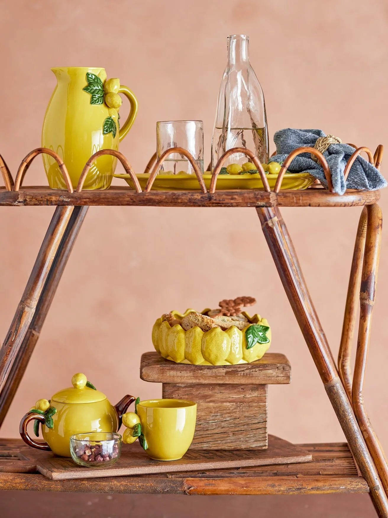 Limone Schale, Gelb, Steingut in Yellow präsentiert im Onlineshop von KAQTU Design AG. Schale ist von Creative Collection