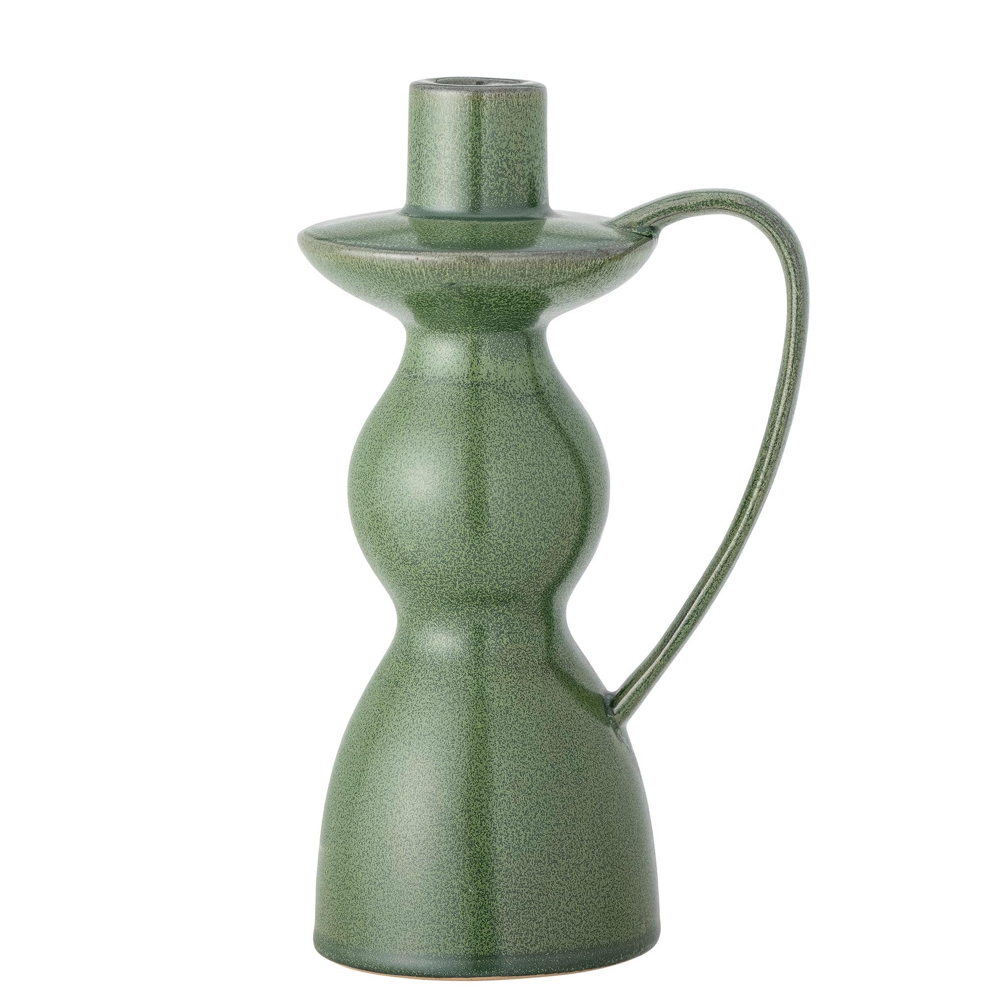 Der Fija Kerzenhalter von Bloomingville in elegantem Grün aus Steingut bringt Stil und Wärme in Ihr Zuhause und setzt Ihre Kerzen perfekt in Szene.