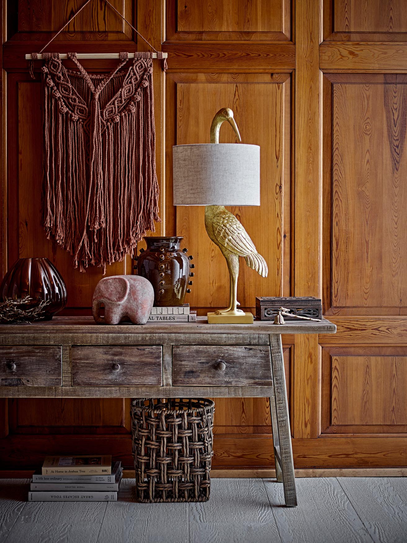 Hazi's decorative vase, <tc>Braun</tc>, Terrak<tc>ott</tc>a