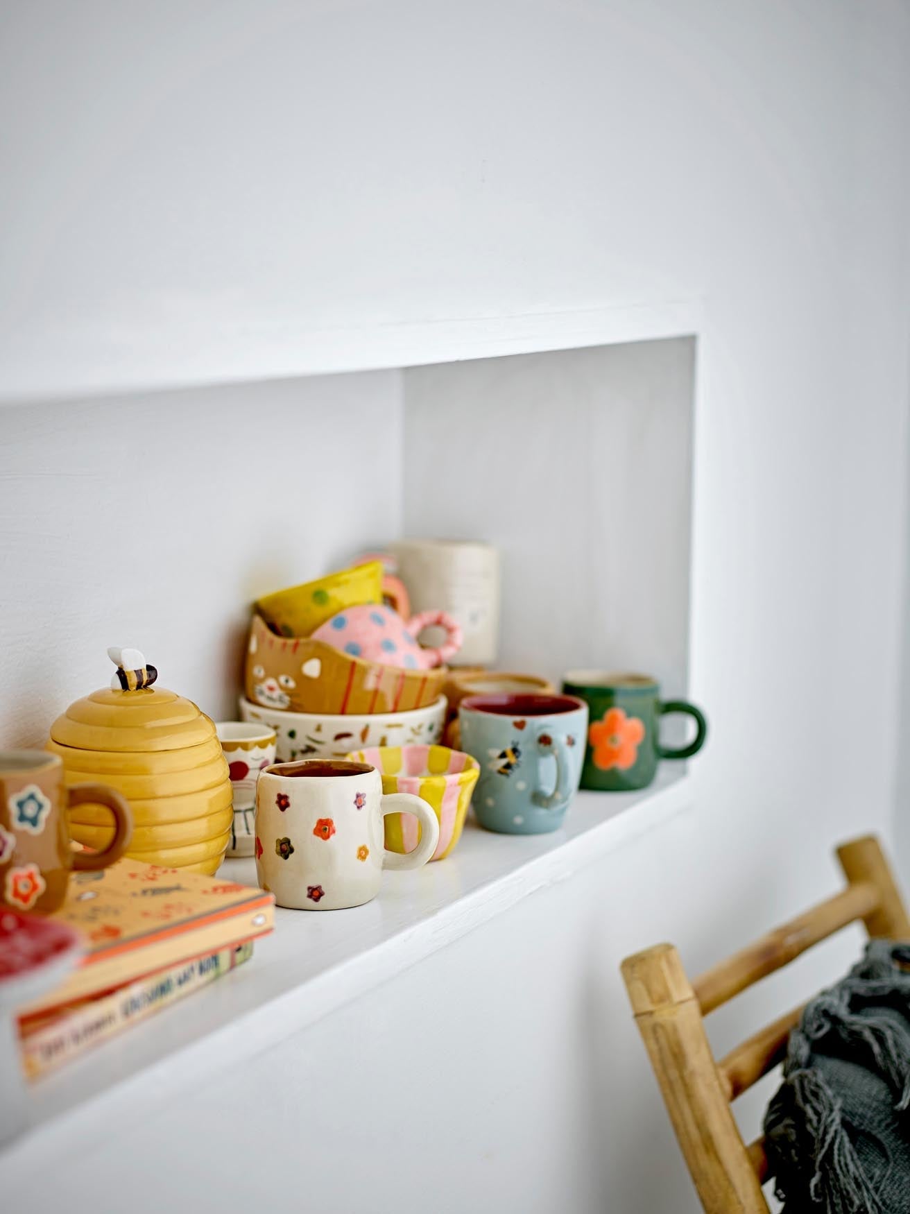 Addy Tasse in Grün: Charmante Steingut-Tasse von Bloomingville Mini.