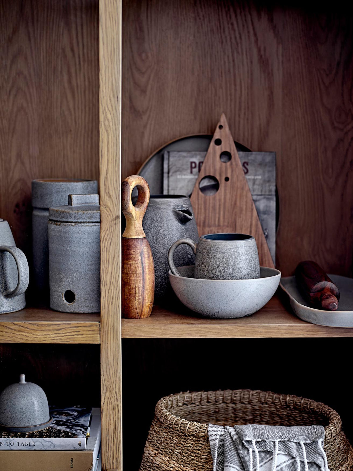 Kendra Geschirr-Set, Grau, Steingut in Grey präsentiert im Onlineshop von KAQTU Design AG. Geschirrset ist von Bloomingville