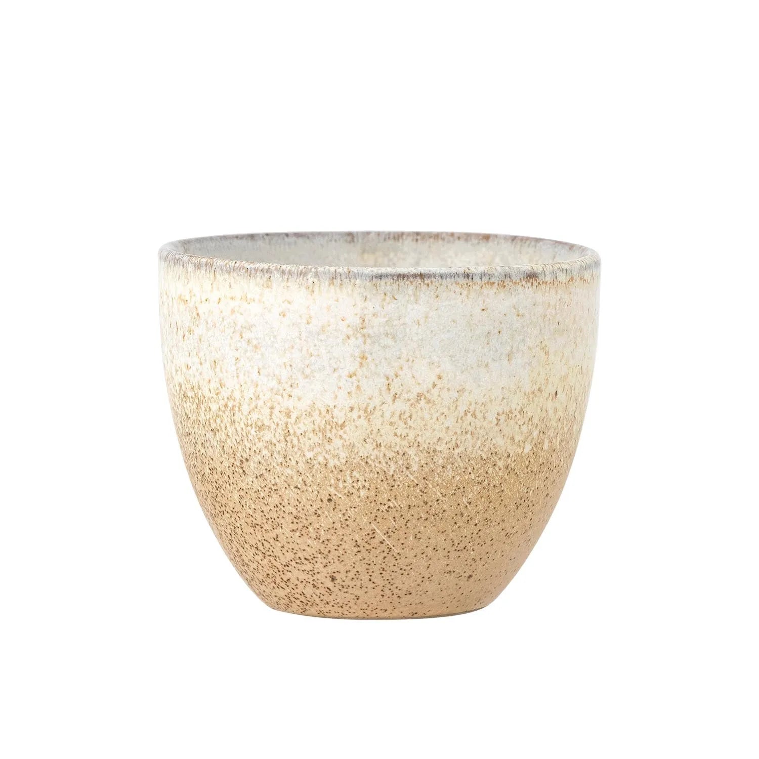 Die Paula Tasse von Bloomingville: Skandinavische Eleganz aus Steingut, ohne Henkel, in sanften Naturtönen, ideal für stilvollen Genuss.