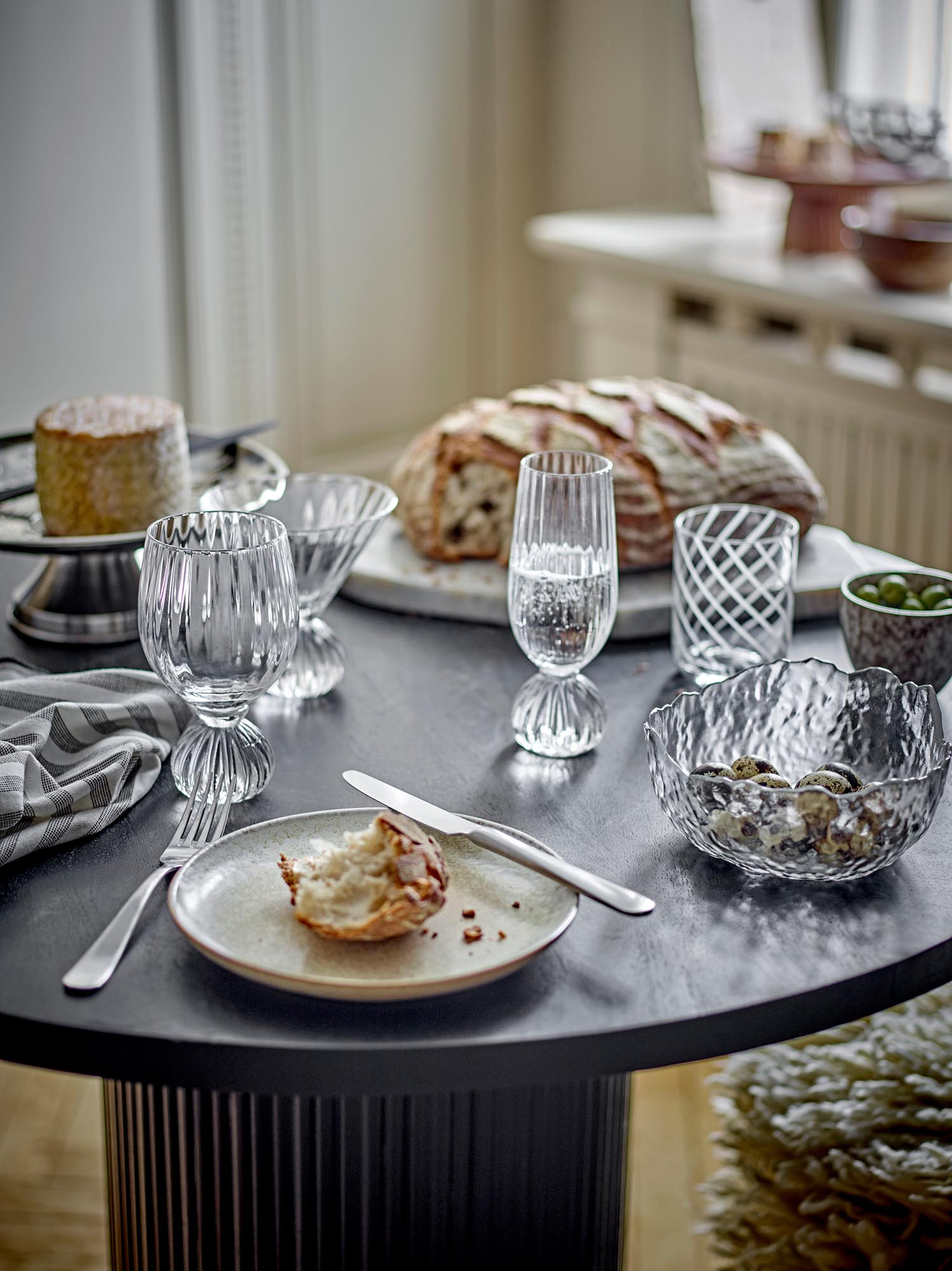Elegantes Taurin Champagnerglas aus klarem Glas von Bloomingville, ideal für stilvolle Anlässe und luxuriösen Genuss.