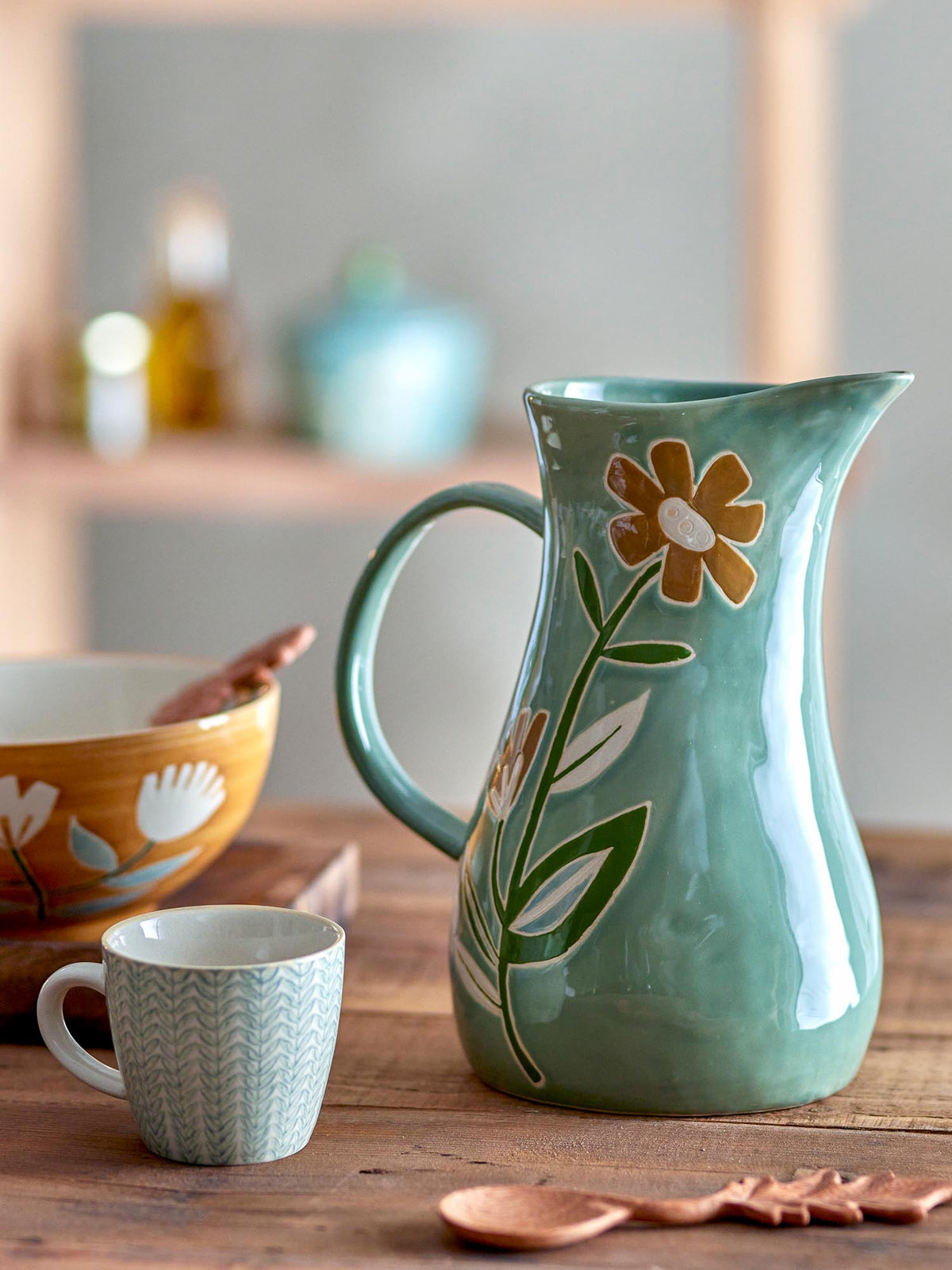 Tangier Krug, Grün, Steingut in Grün präsentiert im Onlineshop von KAQTU Design AG. Wasserkrüge ist von Creative Collection