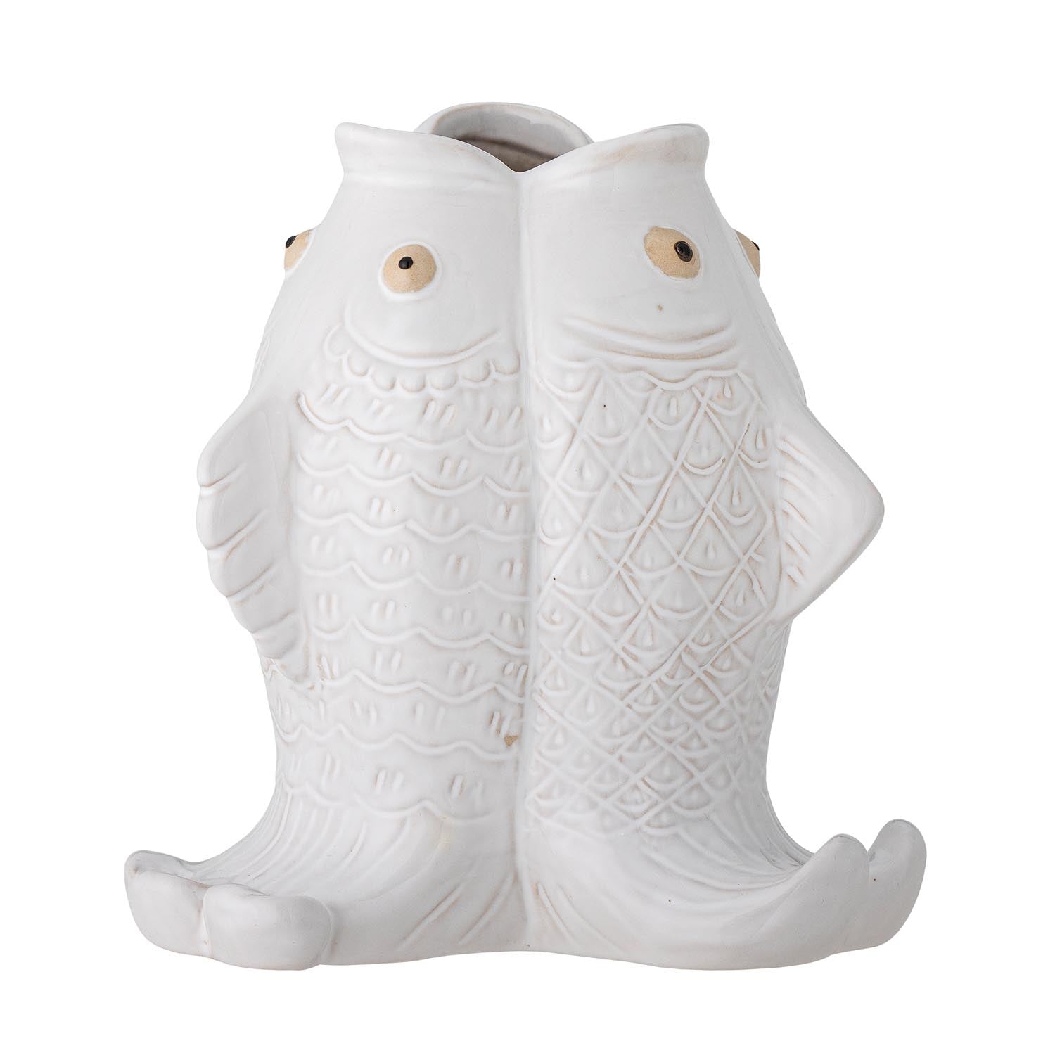 Die Fili Vase aus weissem Steingut vereint maritimes Design mit Funktionalität. Ein Hingucker mit kunstvollen Fischmotiven.