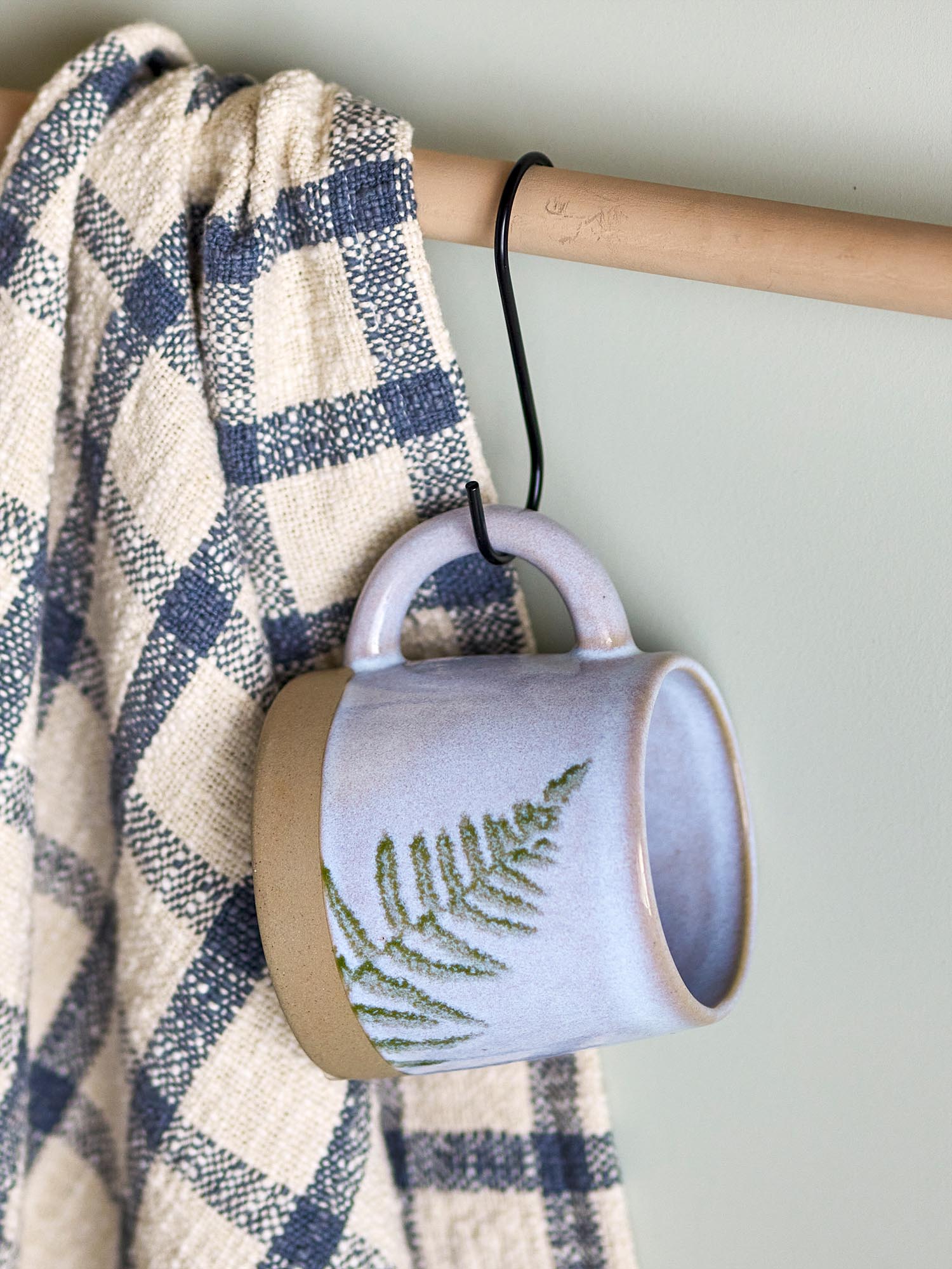 Kili Becher, Grau, Steingut in Grau präsentiert im Onlineshop von KAQTU Design AG. Tasse ist von Creative Collection