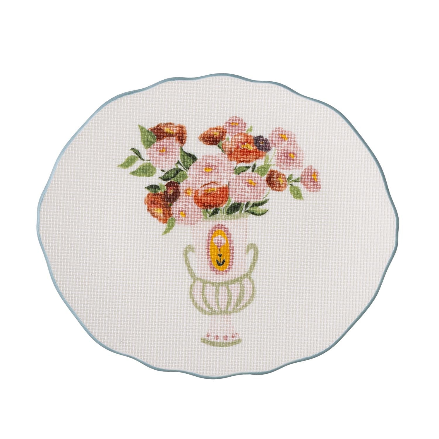 Die Dorothy Teller von Bloomingville aus blauem Steingut besticht durch ihr elegantes Design und ergänzt jede Tischdekoration perfekt.