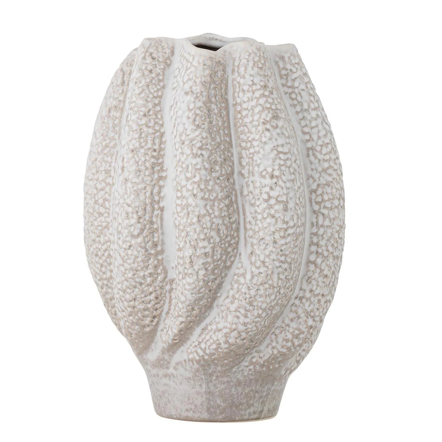 Die Cove Vase von Bloomingville: Elegantes Steingut in Weiß, zeitloses Design, vielseitig und langlebig, ideal für stilvolle Akzente.