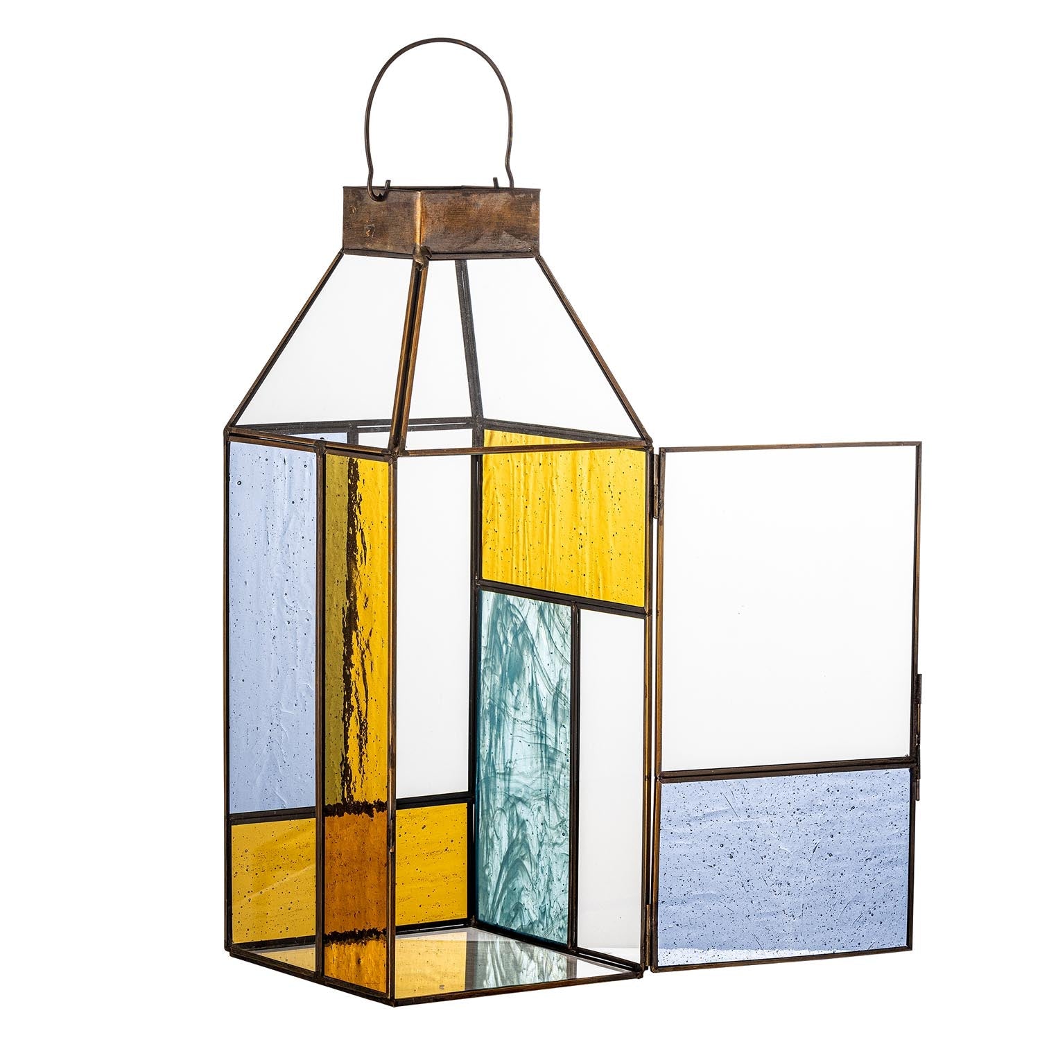 Die Drew Laterne von Bloomingville kombiniert elegantes Kupfer mit klarem Glas und schafft eine stilvolle Atmosphäre in jedem Raum.