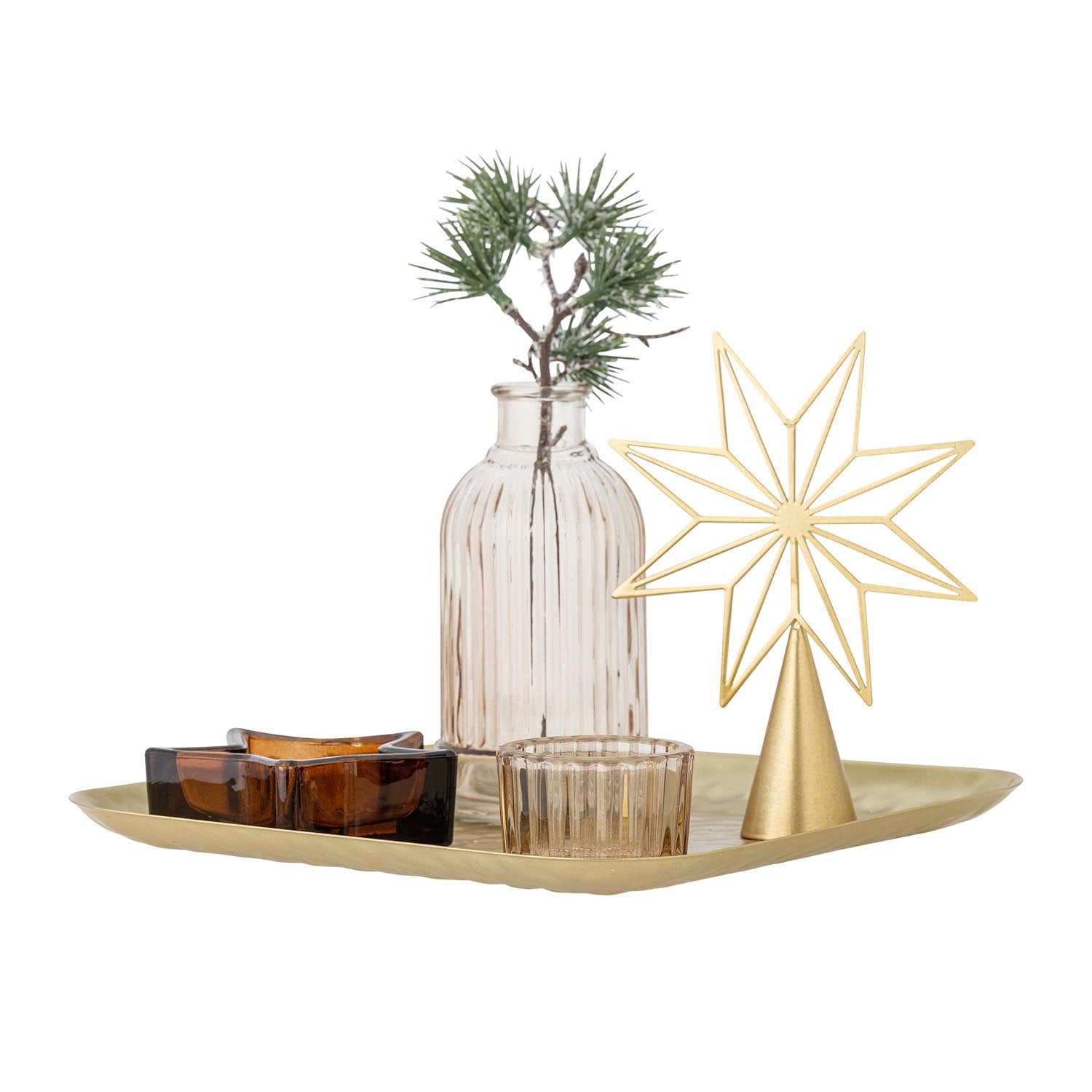 Das Sanga Tablett von Bloomingville kombiniert goldene Details mit Glas-Teelichthaltern, perfekt für stilvolle und warme Dekorationen.