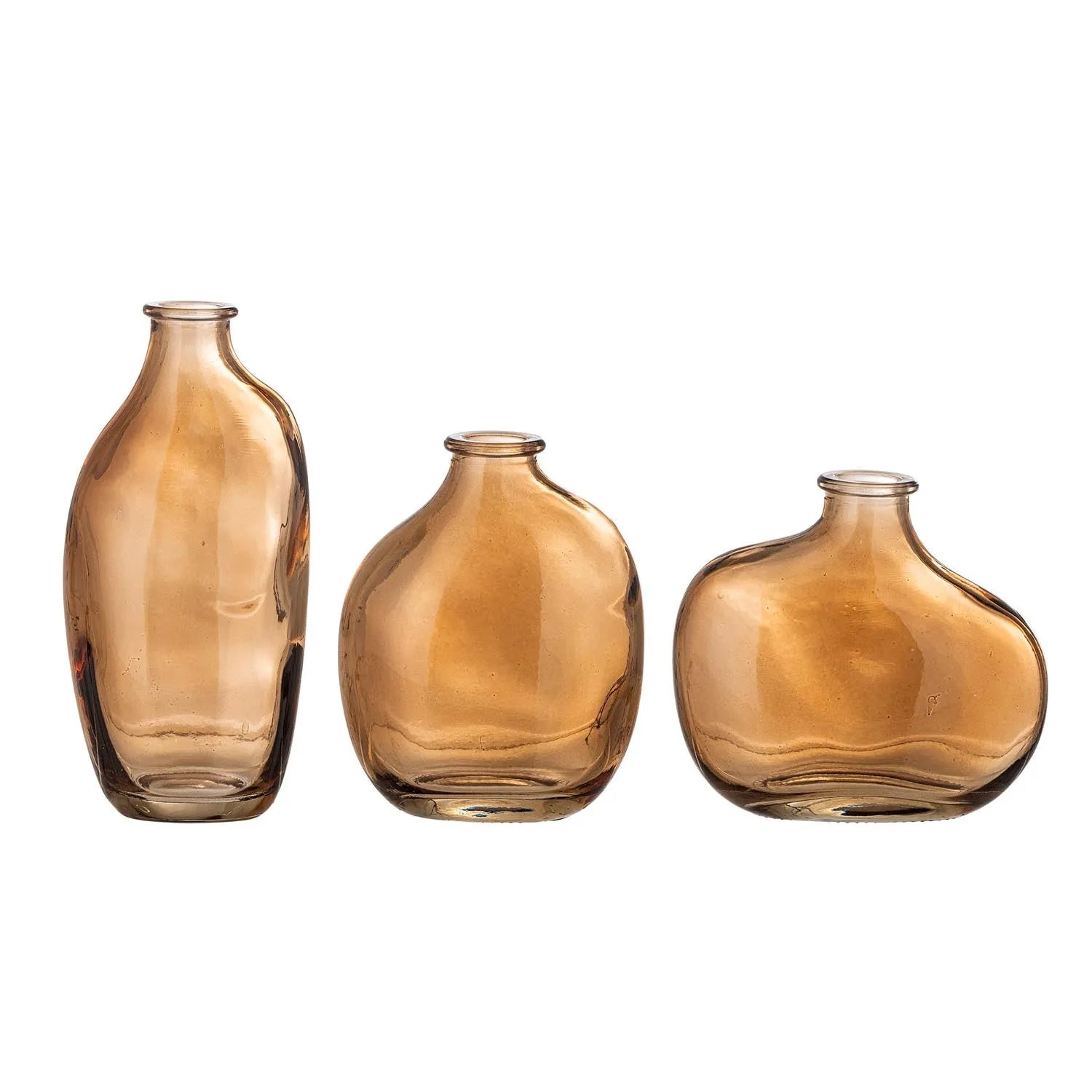 Die Tilia Vase von Bloomingville: Set aus 3 sprühgefärbten Glasvasen in warmem Orange, organische Formen, skandinavisches Design.