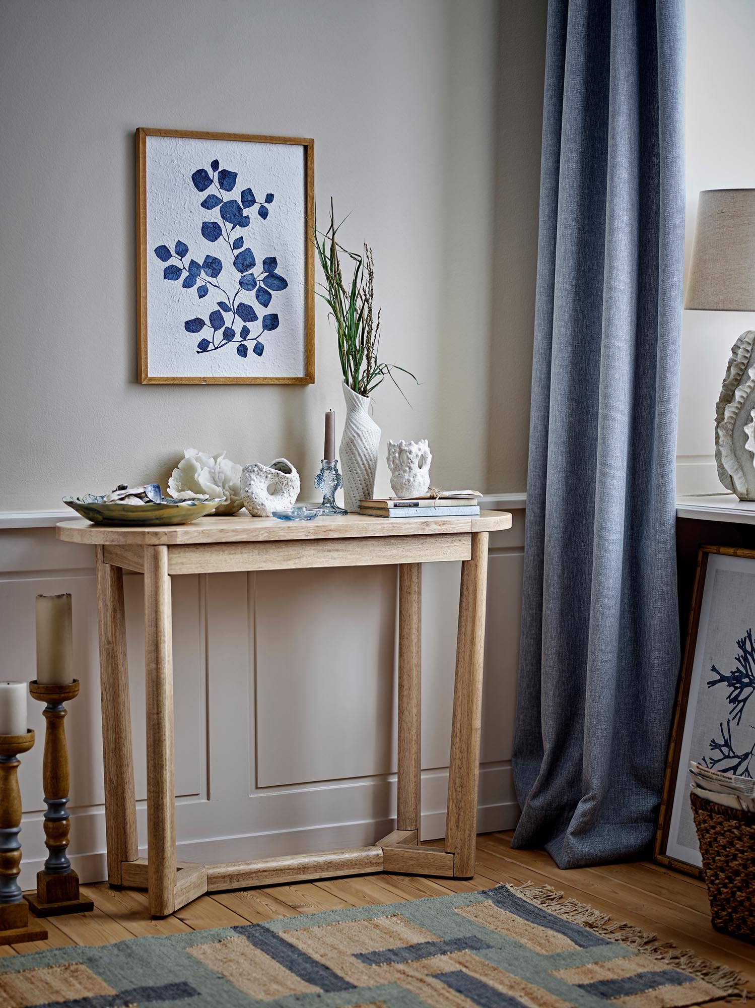 Elegante weisse Steingutvase von Creative Collection, ideal für stilvolle Dekorationen und zeitloses Design.