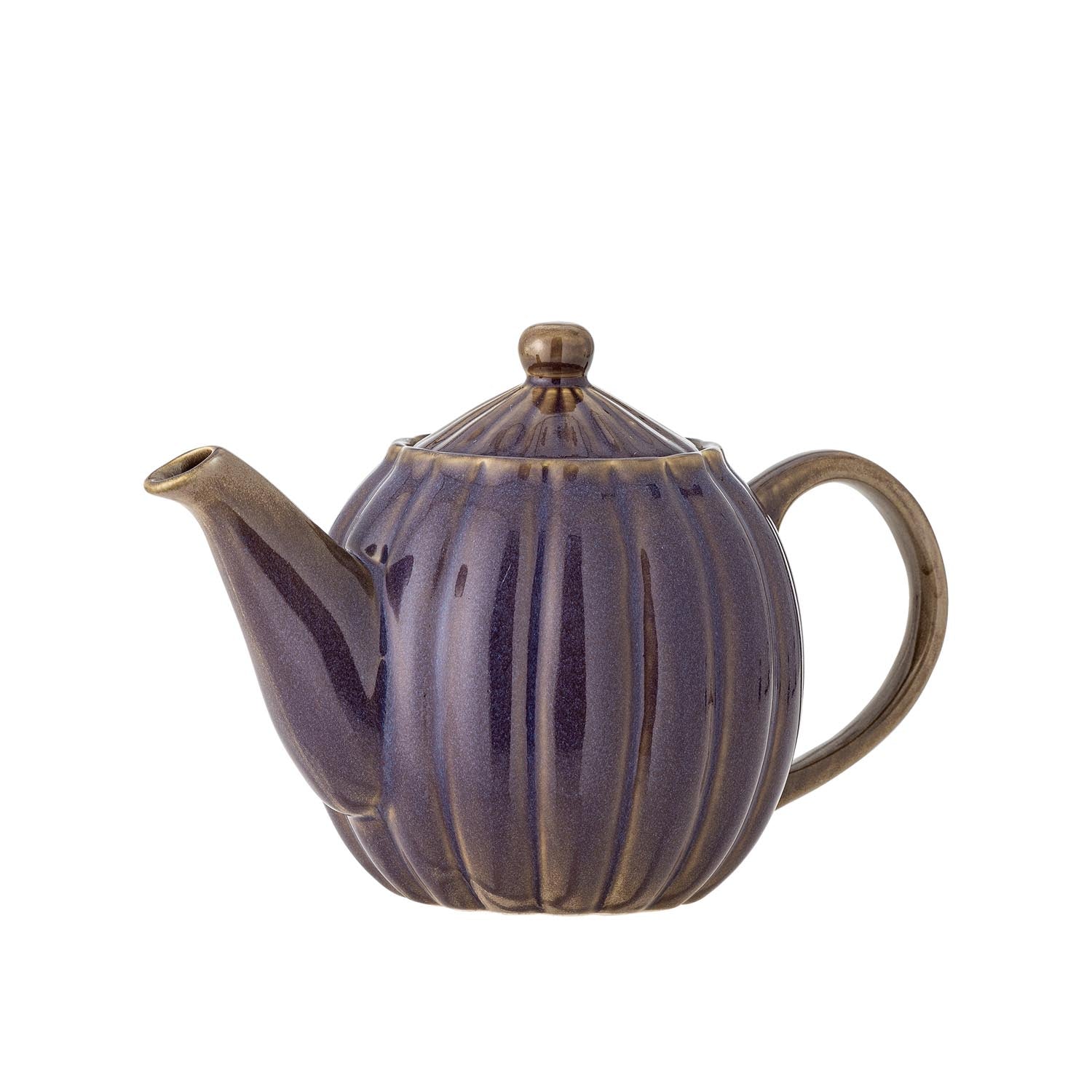 Die violette Latina Teekanne von Bloomingville aus Steingut besticht durch ihr modernes Design und ist ideal für stilvolle Teepausen.