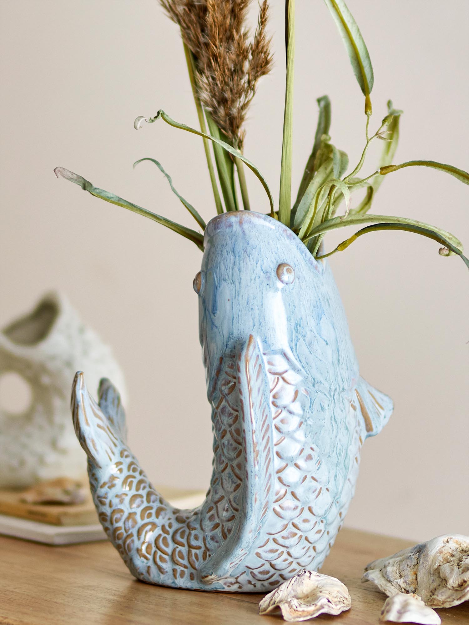 Hiro Vase, Blau, Steingut in Blau präsentiert im Onlineshop von KAQTU Design AG. Vase ist von Creative Collection