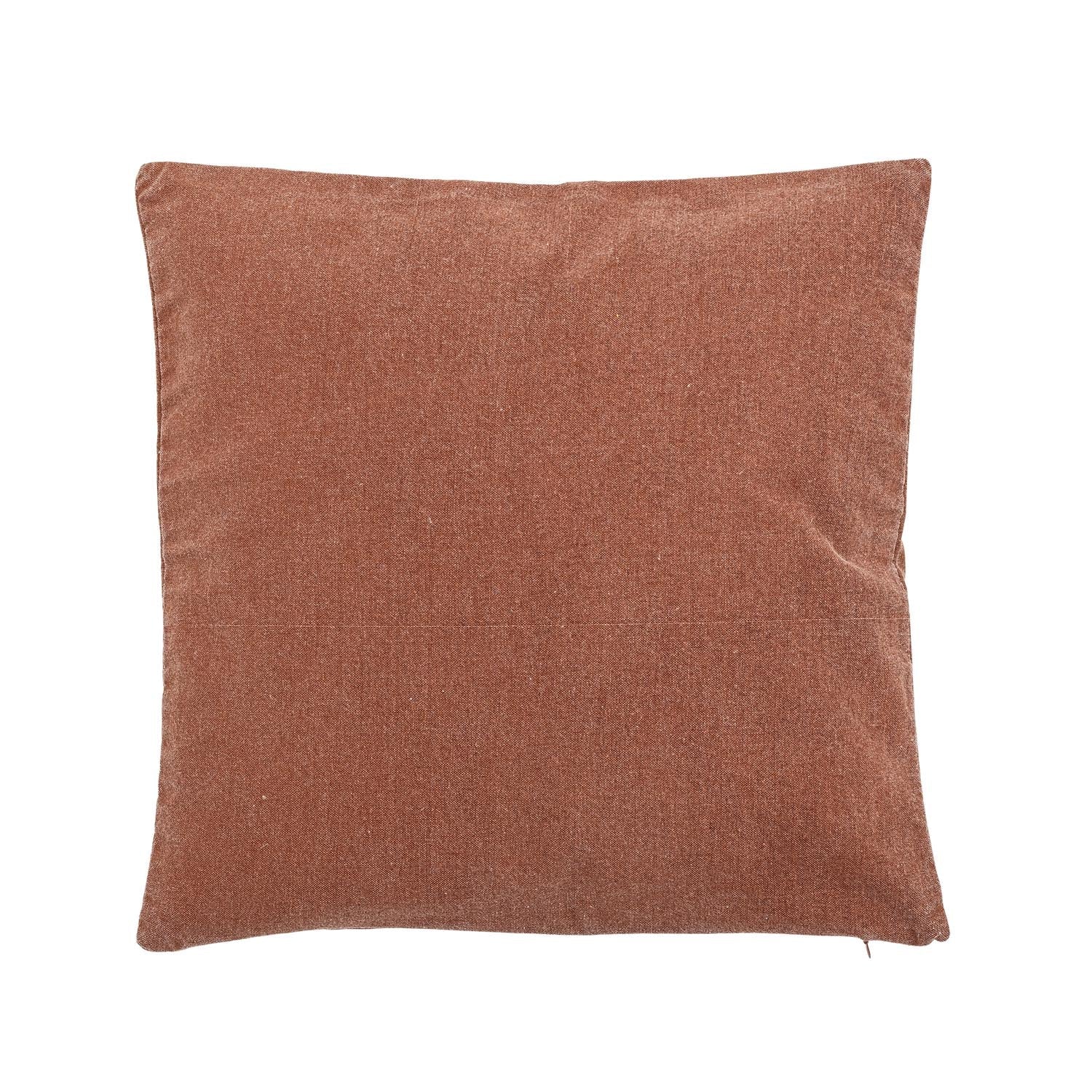 Das Cowes Kissen in Braun von Bloomingville aus OEKO-TEX® Baumwolle bietet stilvolles Design und nachhaltige Qualität.