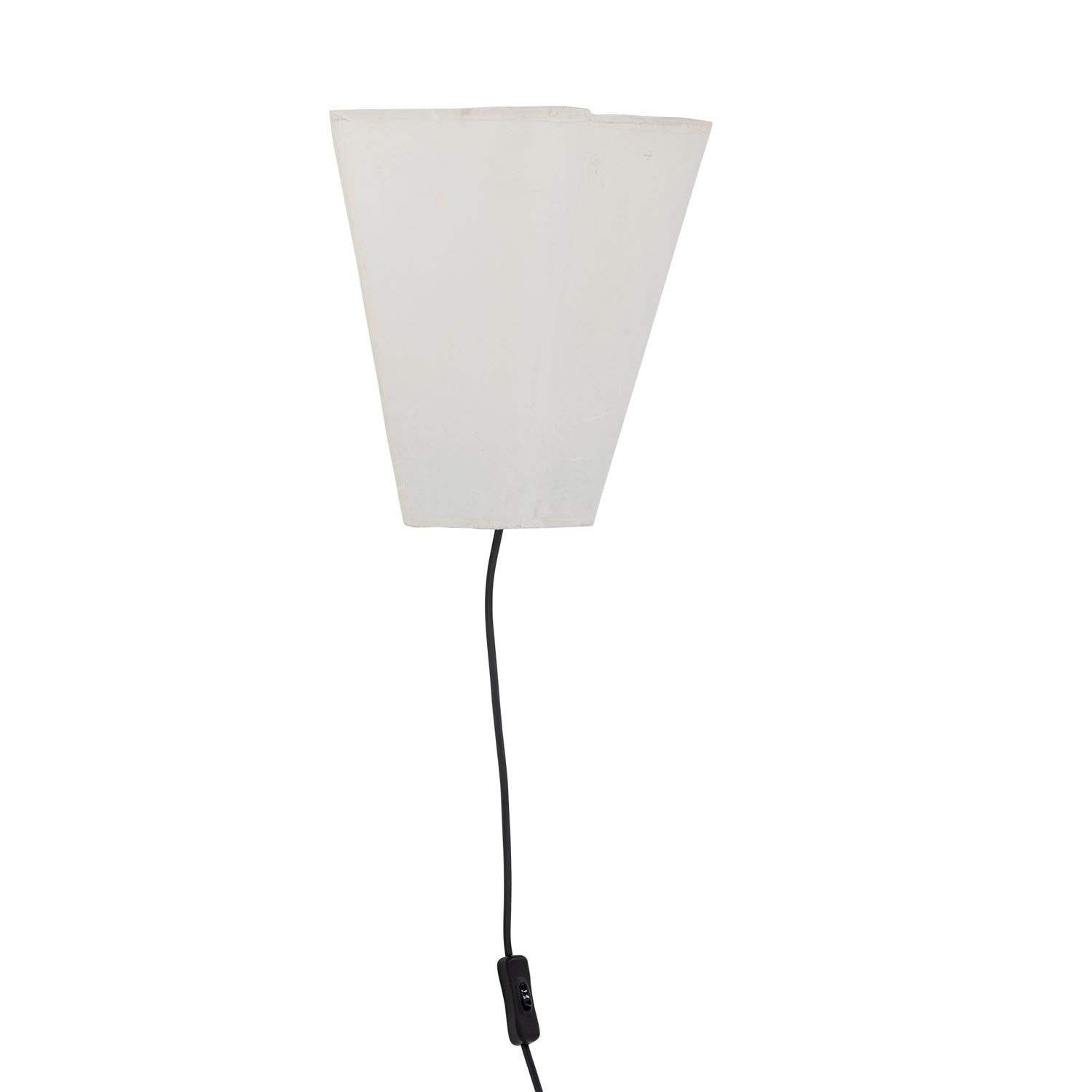 Die Janese Wandleuchte von Bloomingville aus weißem Papier verleiht Ihrem Raum eine schlichte und natürliche Eleganz.
