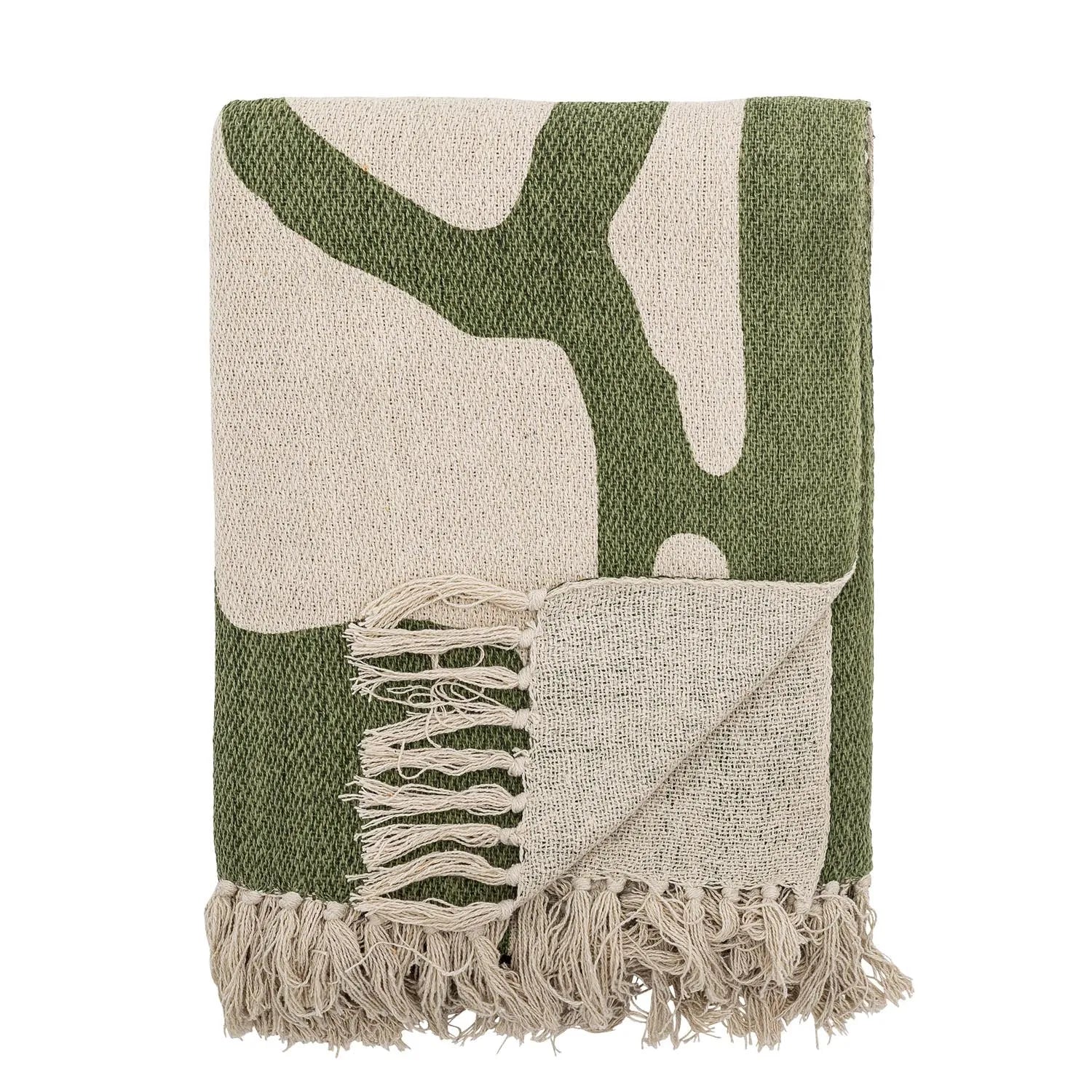 Die Dalmine Decke in Grün von Bloomingville: Nachhaltig aus recycelter Baumwolle, elegant mit grün-weißem Muster und Fransen, weich und umweltfreundlich.