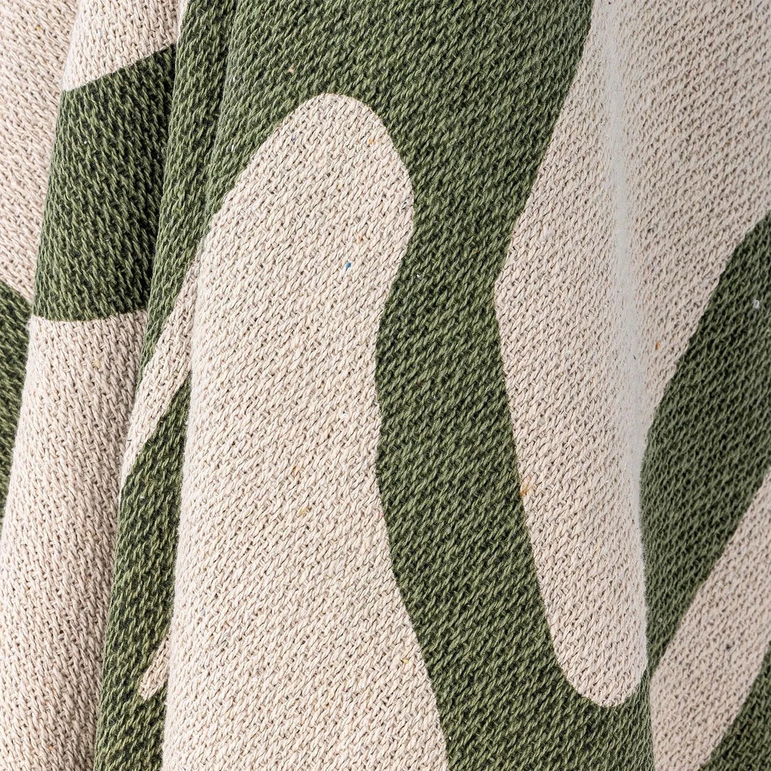 Die Dalmine Decke in Grün von Bloomingville vereint recycelte Baumwolle mit elegantem Design für nachhaltigen Komfort.