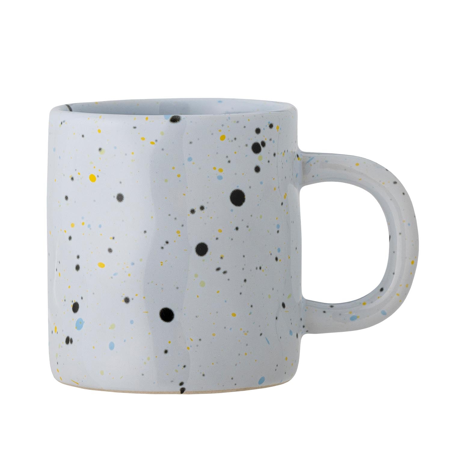 Die Sprinkle Tasse von Bloomingville: Elegantes Steingut mit blauer Glasur und Punktmuster, ideal für heiße Getränke, spülmaschinenfest.