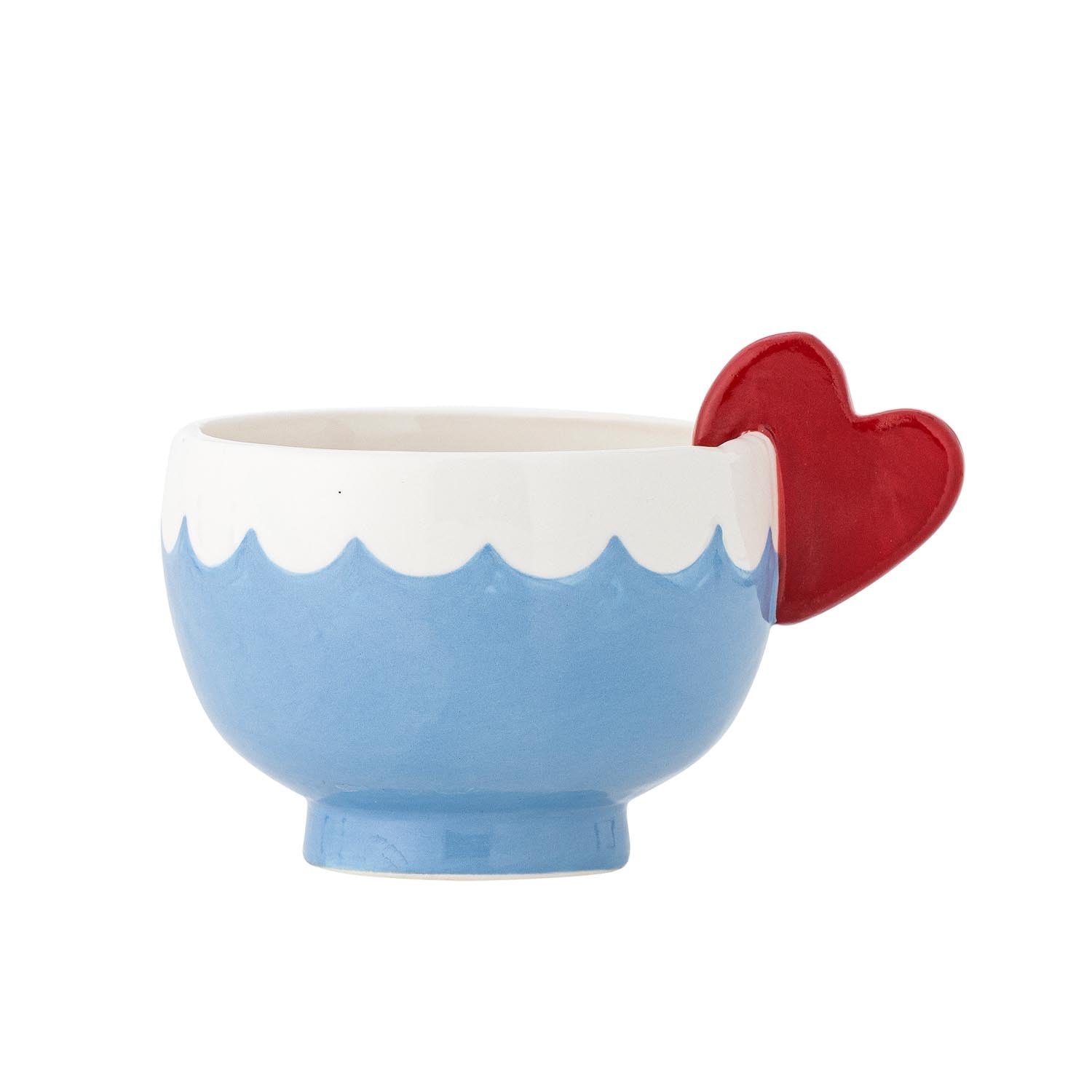 Die Lively Tasse von Bloomingville, gefertigt aus blauem Steingut, überzeugt mit ihrem eleganten Design und ist perfekt für den Alltag.