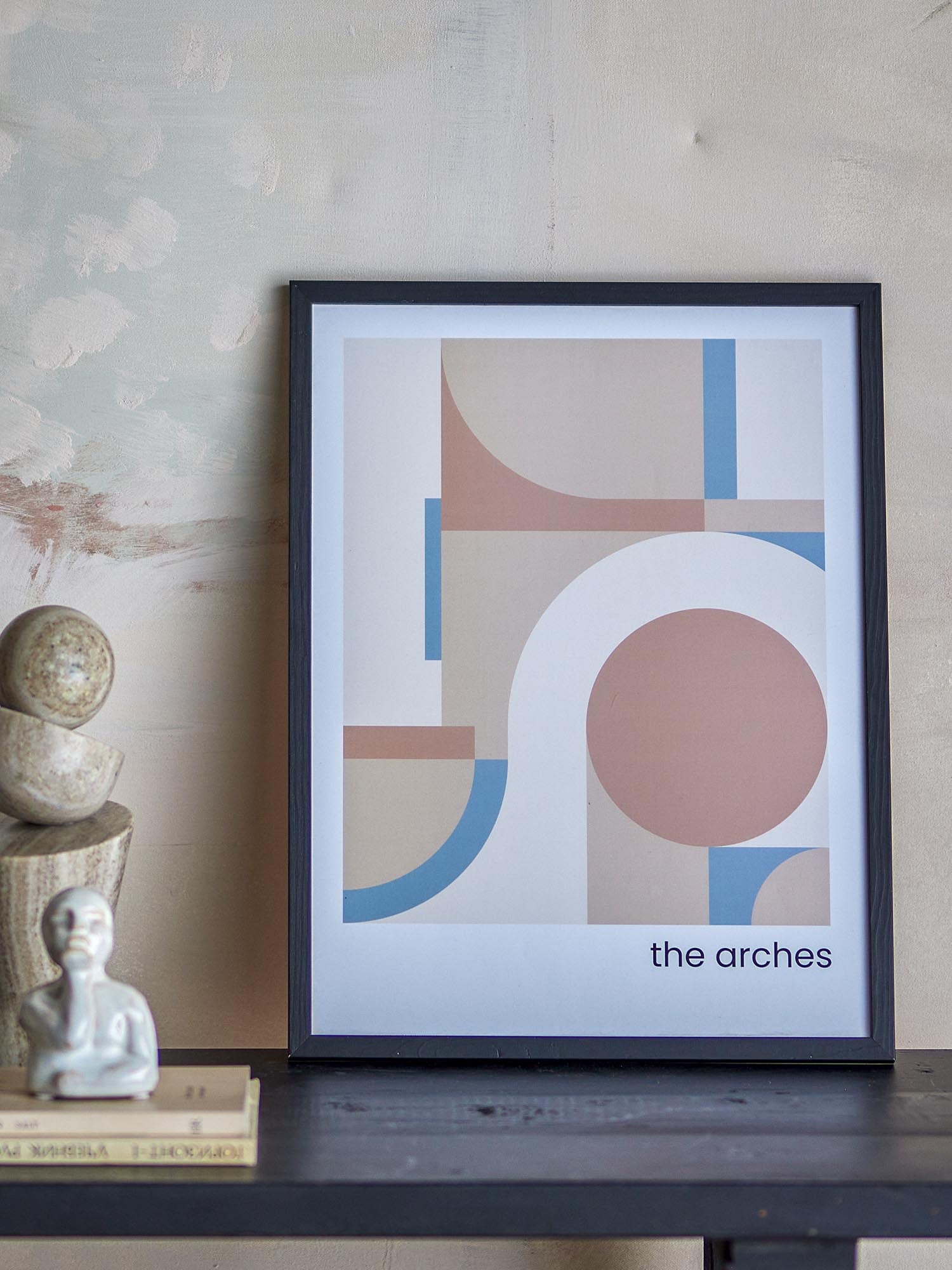 Arches Illustration mit Rahmen, Schwarz, Kiefer in Schwarz präsentiert im Onlineshop von KAQTU Design AG. Bild ist von Bloomingville