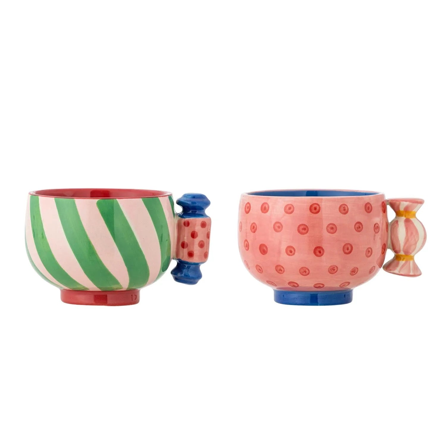 Die Caramella Tasse von Bloomingville: stilvolles Steingut in zartem Rosa, inspiriert von skandinavischer Schlichtheit. Perfekt für Heißgetränke.