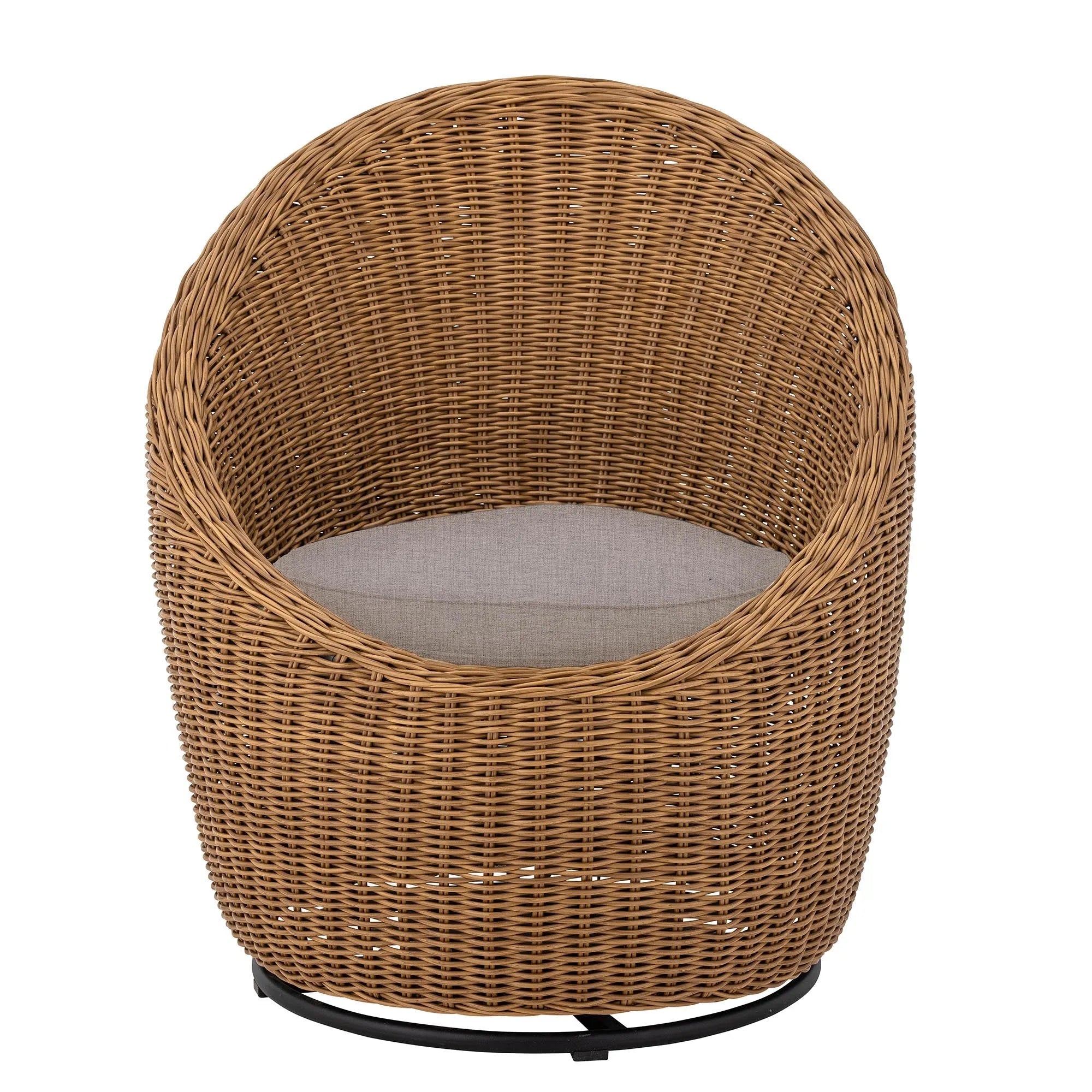 Eleganter Roccas Loungesessel aus Polyrattan, naturbelassen, von Bloomingville: stilvoll, robust, einladend.