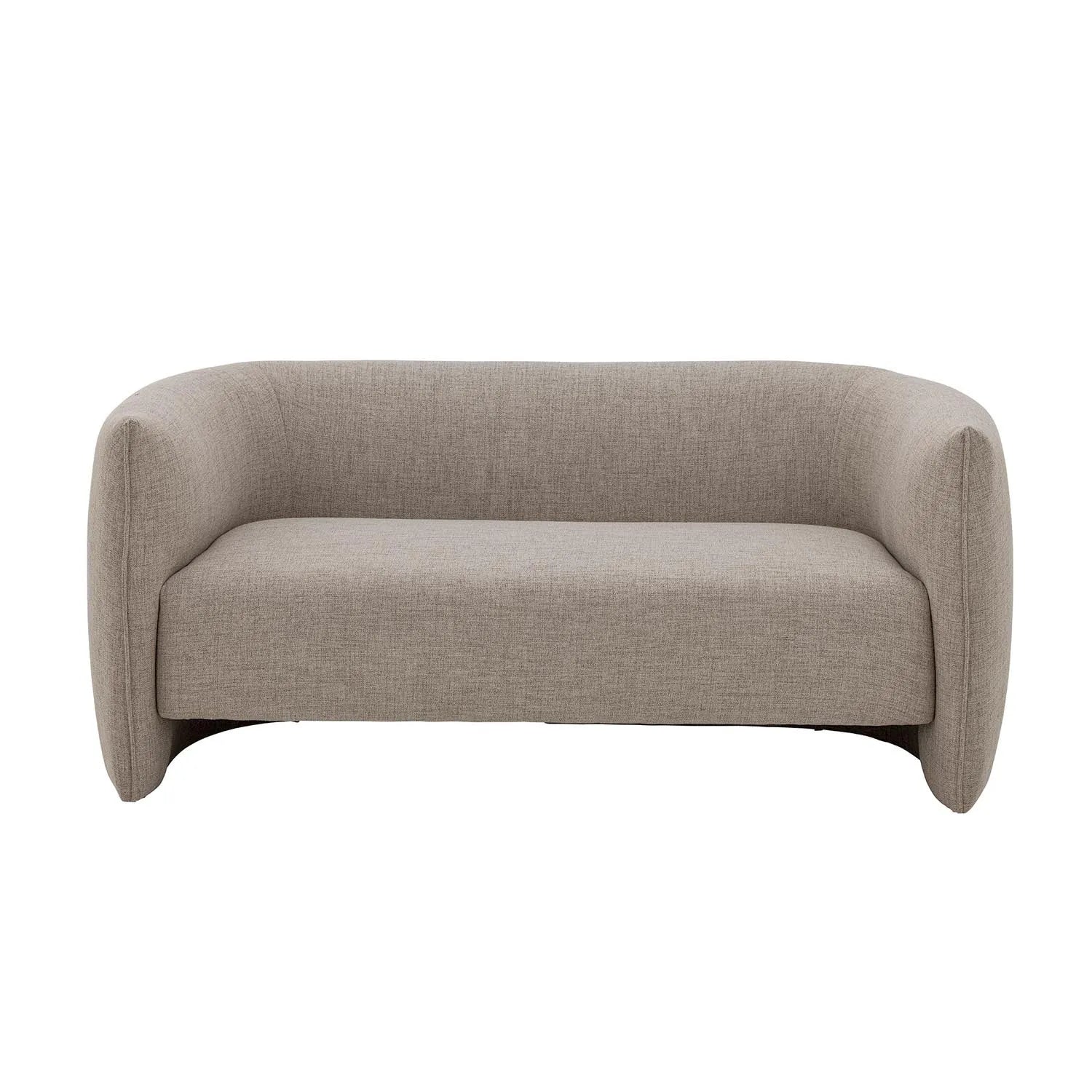 Das Bacio Sofa von Bloomingville: Nachhaltiges Design aus recyceltem Polyester, modern, komfortabel, ideal für kleine Räume.