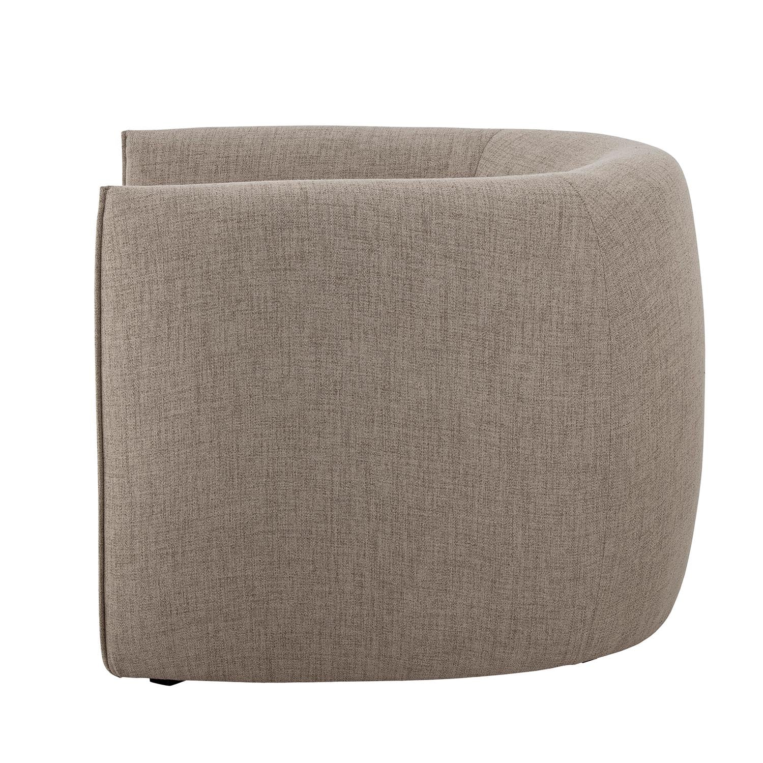 Stilvoller Bacio Loungesessel von Bloomingville aus nachhaltigem, recyceltem Polyester in natürlichem Design für modernes Wohnen.