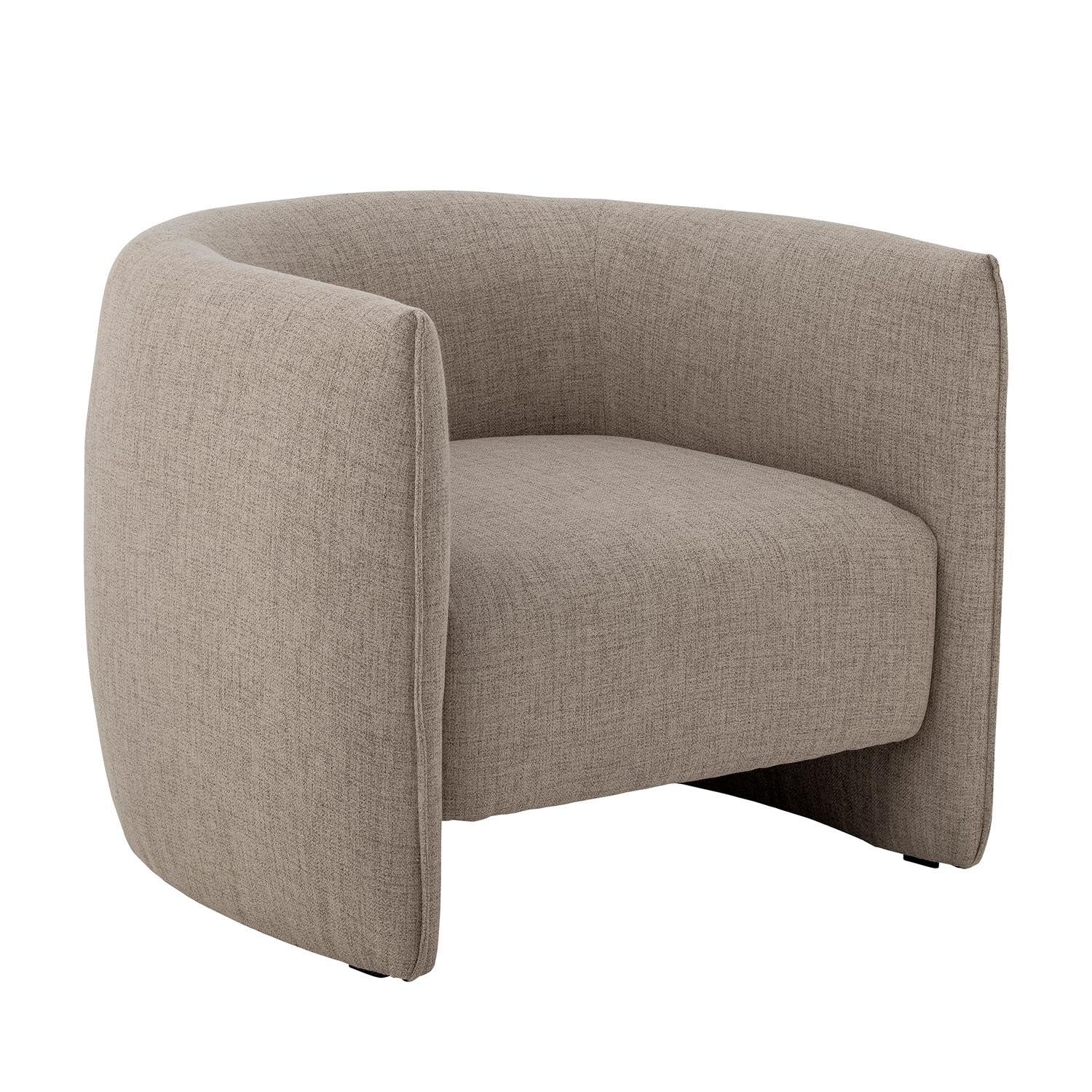Eleganter Bacio Loungesessel von Bloomingville, gefertigt aus recyceltem Polyester, bietet Komfort und nachhaltiges Design in Naturtönen.