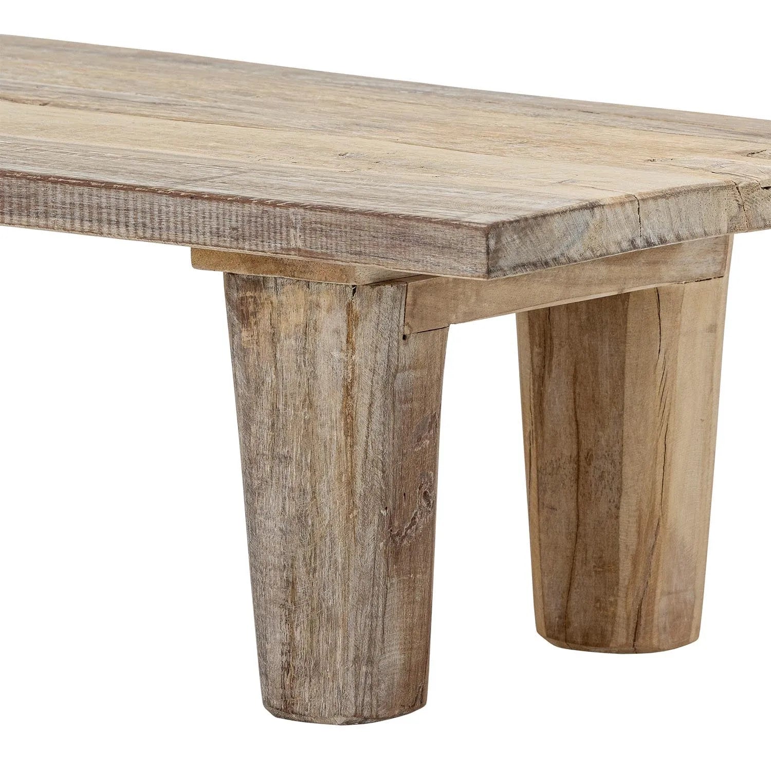 Die Riber Bank von Bloomingville vereint recyceltes Holz mit elegantem Design, ideal für nachhaltige und stilvolle Wohnräume.