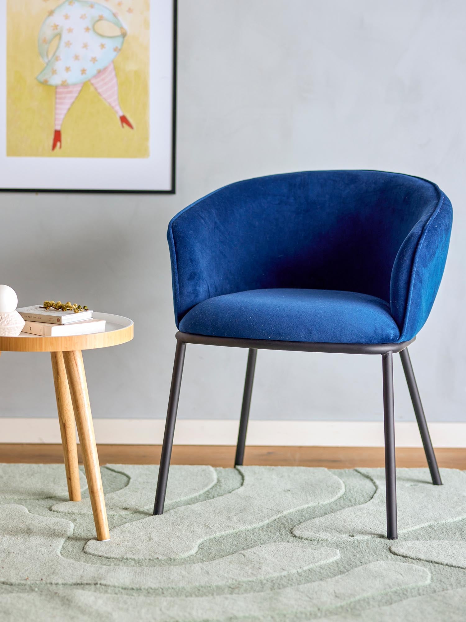 Eleganter Esszimmerstuhl aus recyceltem Polyester in Blau, von Bloomingville. Komfort und Stil für Ihr Zuhause.