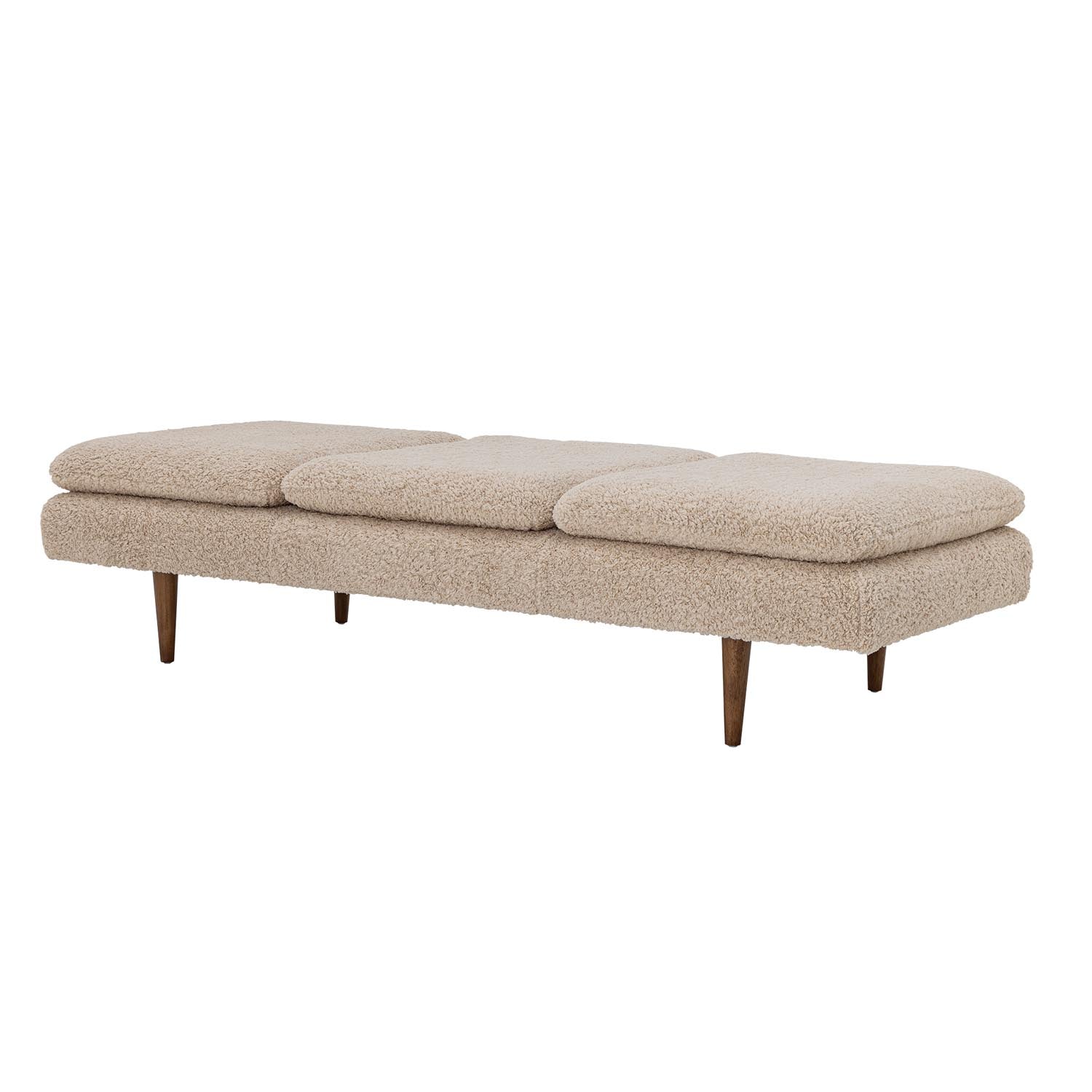 Das Pione Tagesbett von Bloomingville bietet natürlichen Charme und Komfort mit einem stilvollen Polyesterbezug.