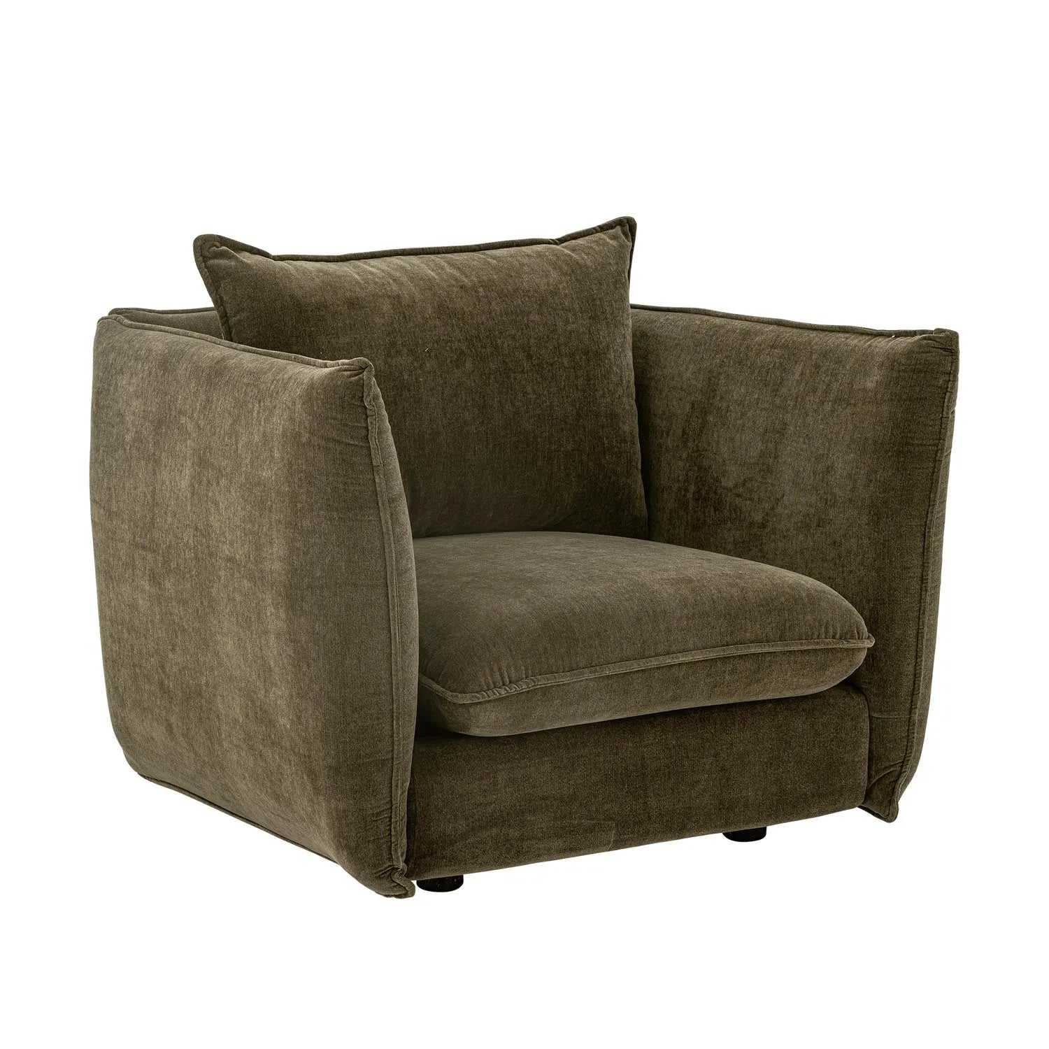 Eleganter Austin Loungesessel in Grün von Bloomingville, aus recyceltem Polyester gefertigt – stilvoll, nachhaltig und komfortabel.