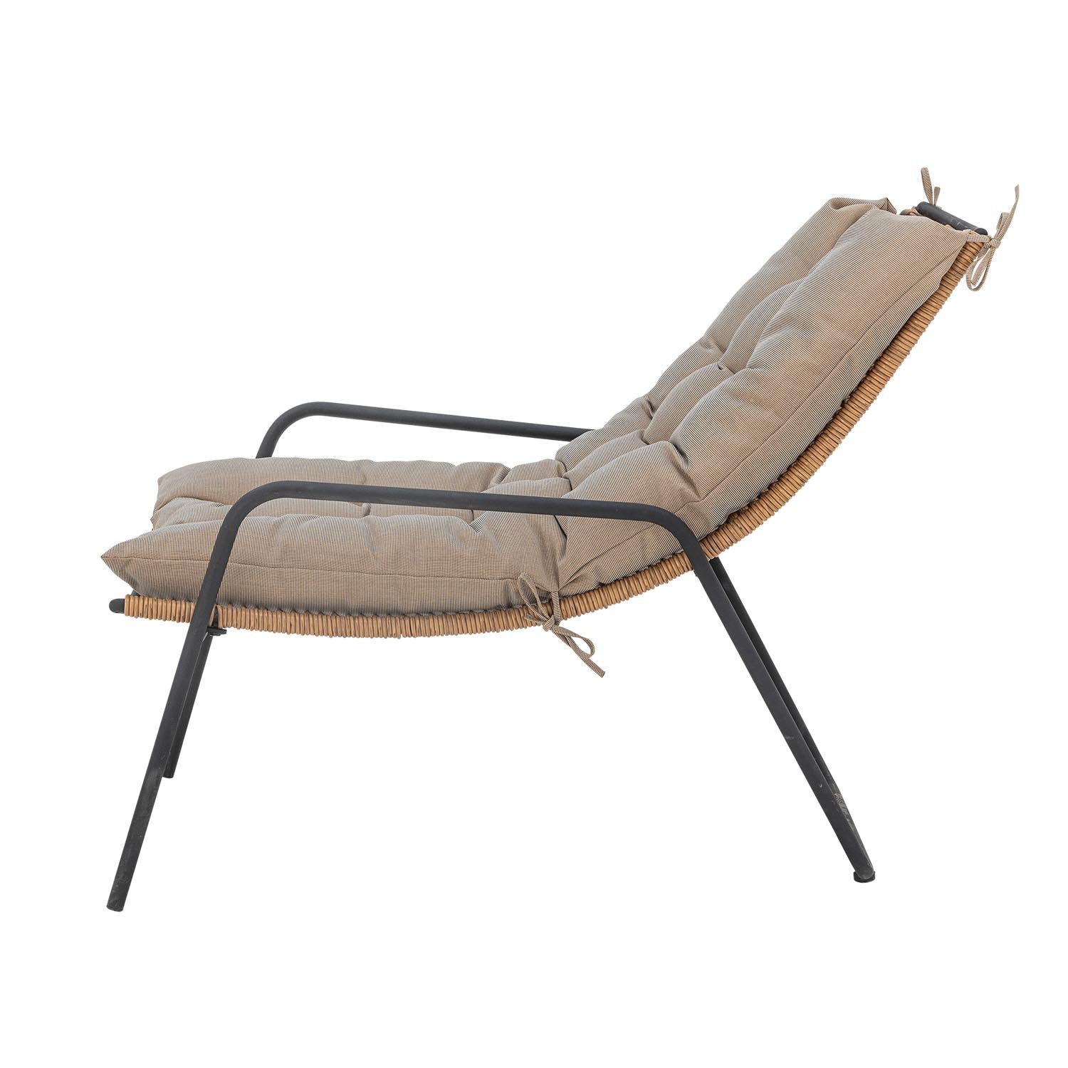 Stilvoller Boel Liegestuhl mit Hocker aus Naturholz und Metall von Bloomingville, perfekt für entspannte Stunden und modernes Design.