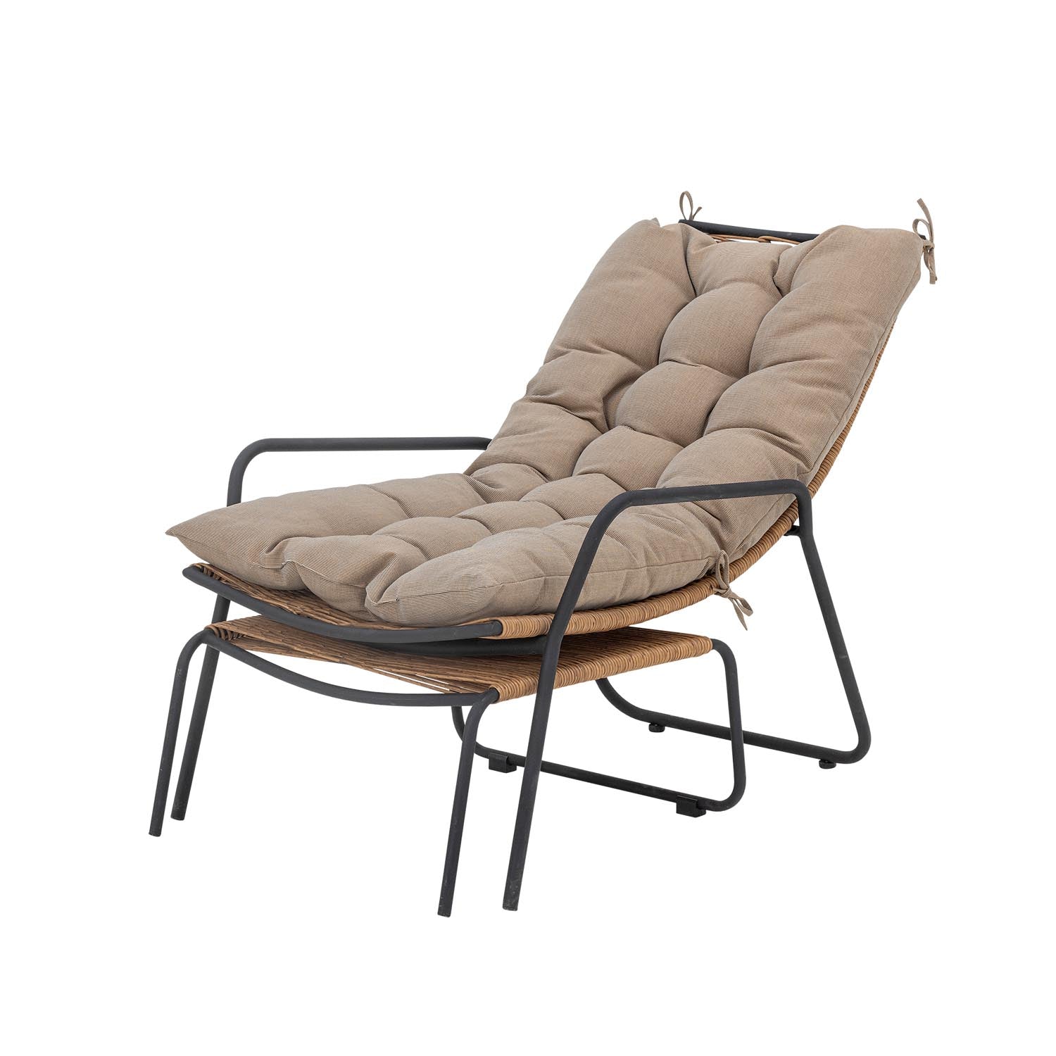 Stilvoller Boel Liegestuhl mit Hocker aus Naturholz und Metall von Bloomingville, perfekt für modernes Wohnen und Entspannung.