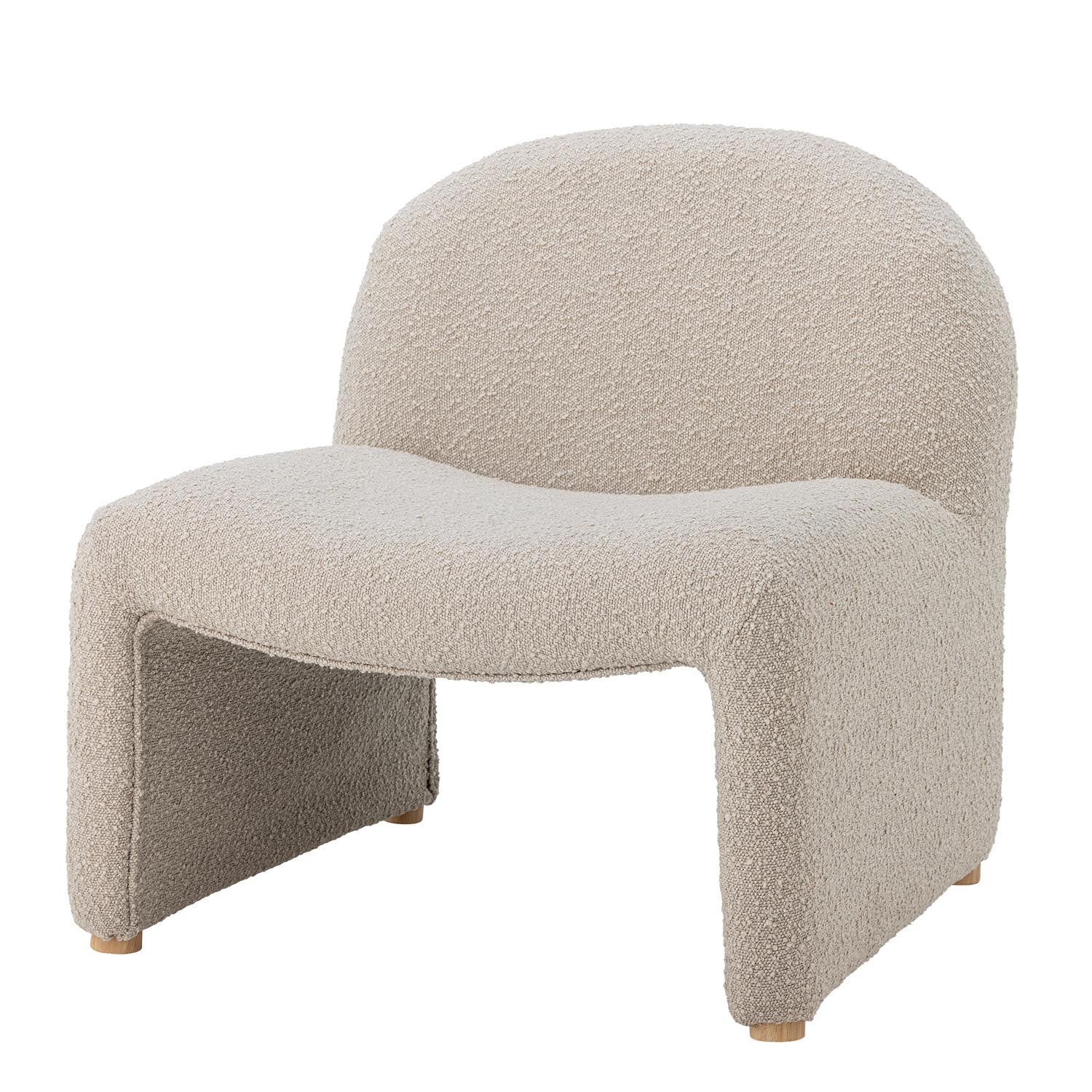Der Neel Loungesessel von Bloomingville vereint Komfort und Stil mit seinem natürlichen Design und hochwertigem Polyesterbezug.