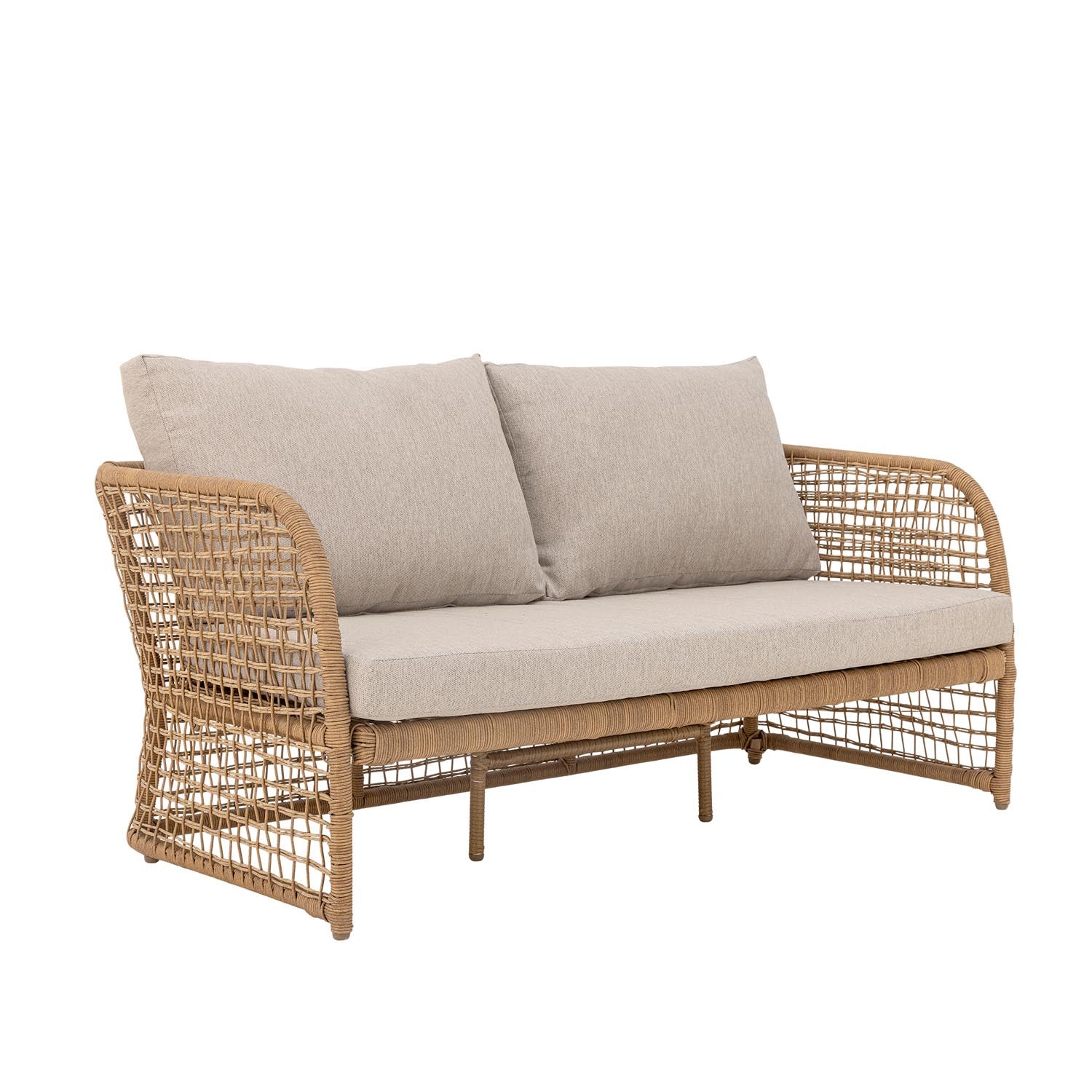 Das Penzano Sofa aus natürlichem Polyrattan von Bloomingville bietet stilvollen Komfort für drinnen und draußen.