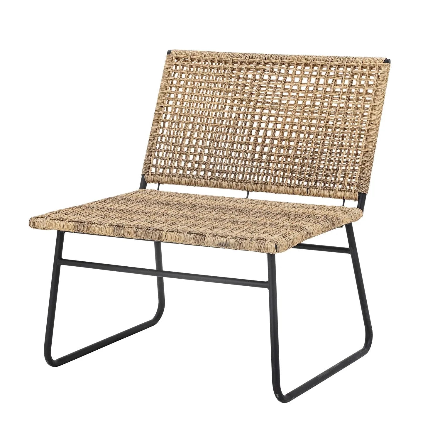 Eleganter Loungesessel aus Polyrattan, ideal für drinnen und draußen, bietet Komfort und skandinavisches Design.