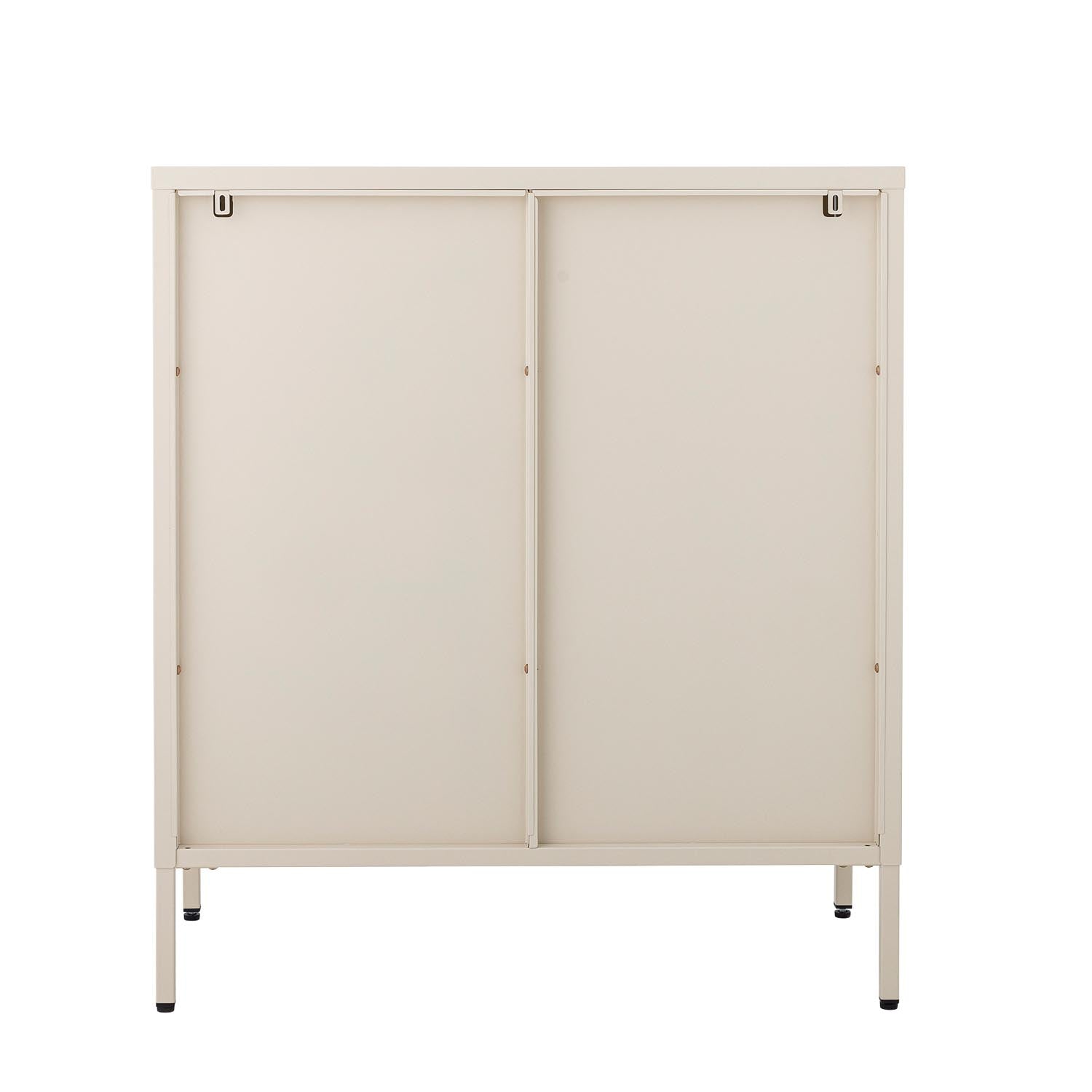 Das Salvo Kabinett von Bloomingville vereint Naturholz und Metall in einem eleganten, modernen Design für stilvolle Wohnräume.