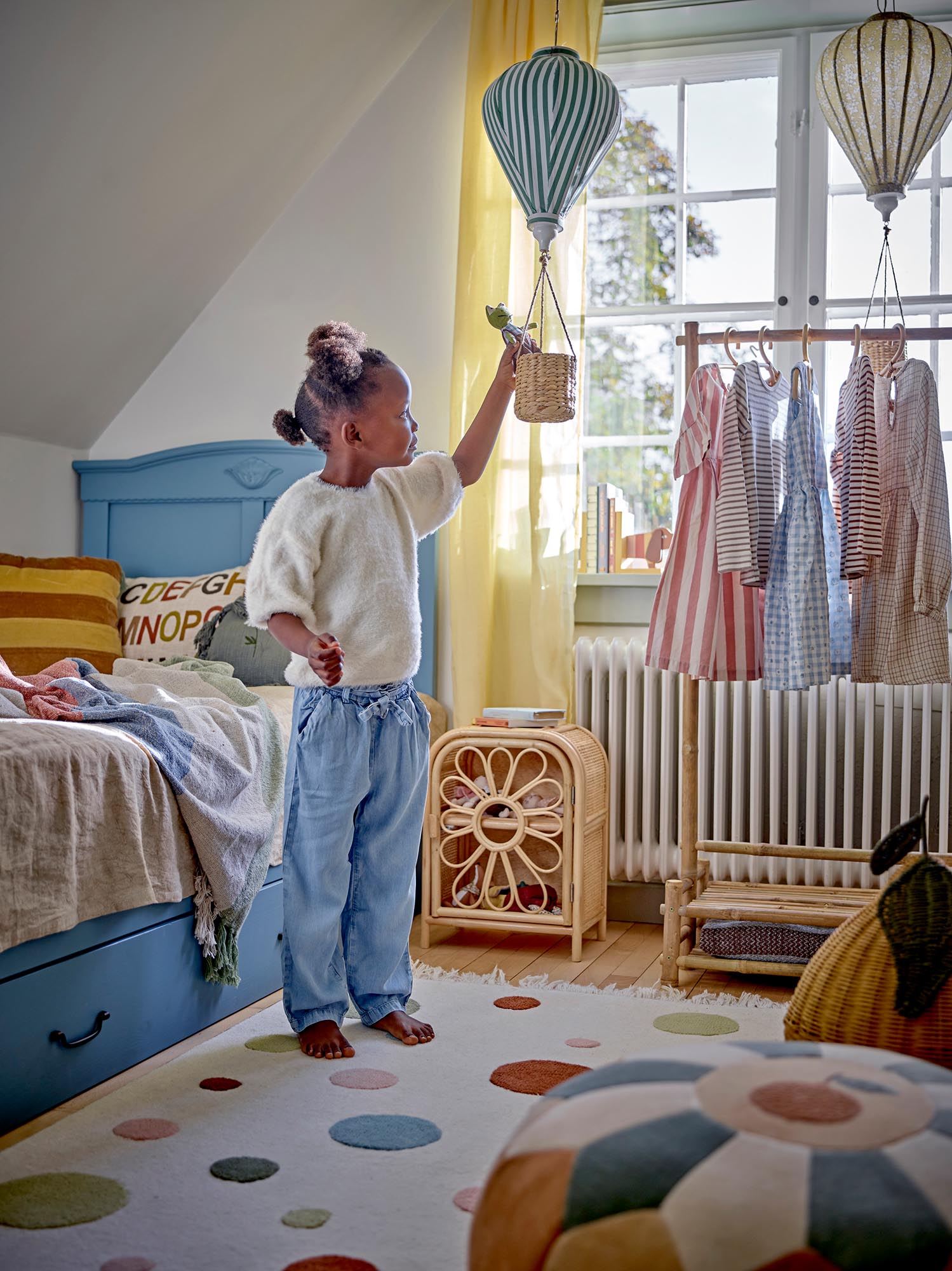 Ein bezauberndes, grünes Mobile aus Polyester von Bloomingville Mini, perfekt als Kinderzimmerdeko und für eine verspielte Atmosphäre.