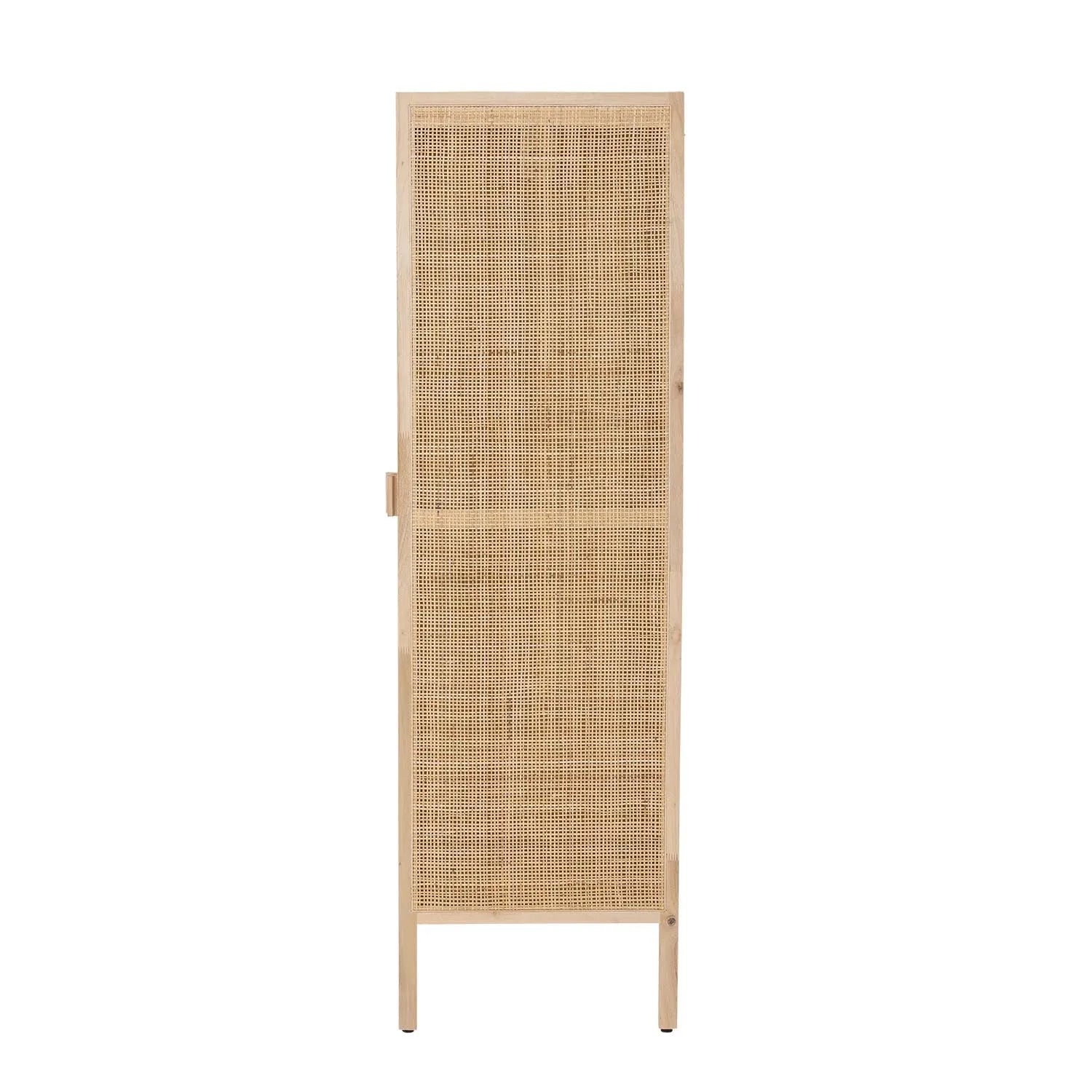 Das Marikka Kabinett aus FSC®-zertifiziertem Kiefernholz bietet nachhaltiges Design und natürliche Eleganz für Ihr Zuhause.