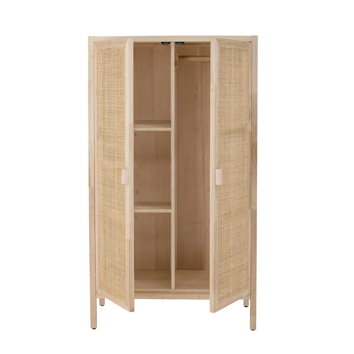 Das Marikka Kabinett aus FSC®-zertifiziertem Kiefernholz bietet nachhaltiges Design und natürliche Eleganz für Ihr Zuhause.